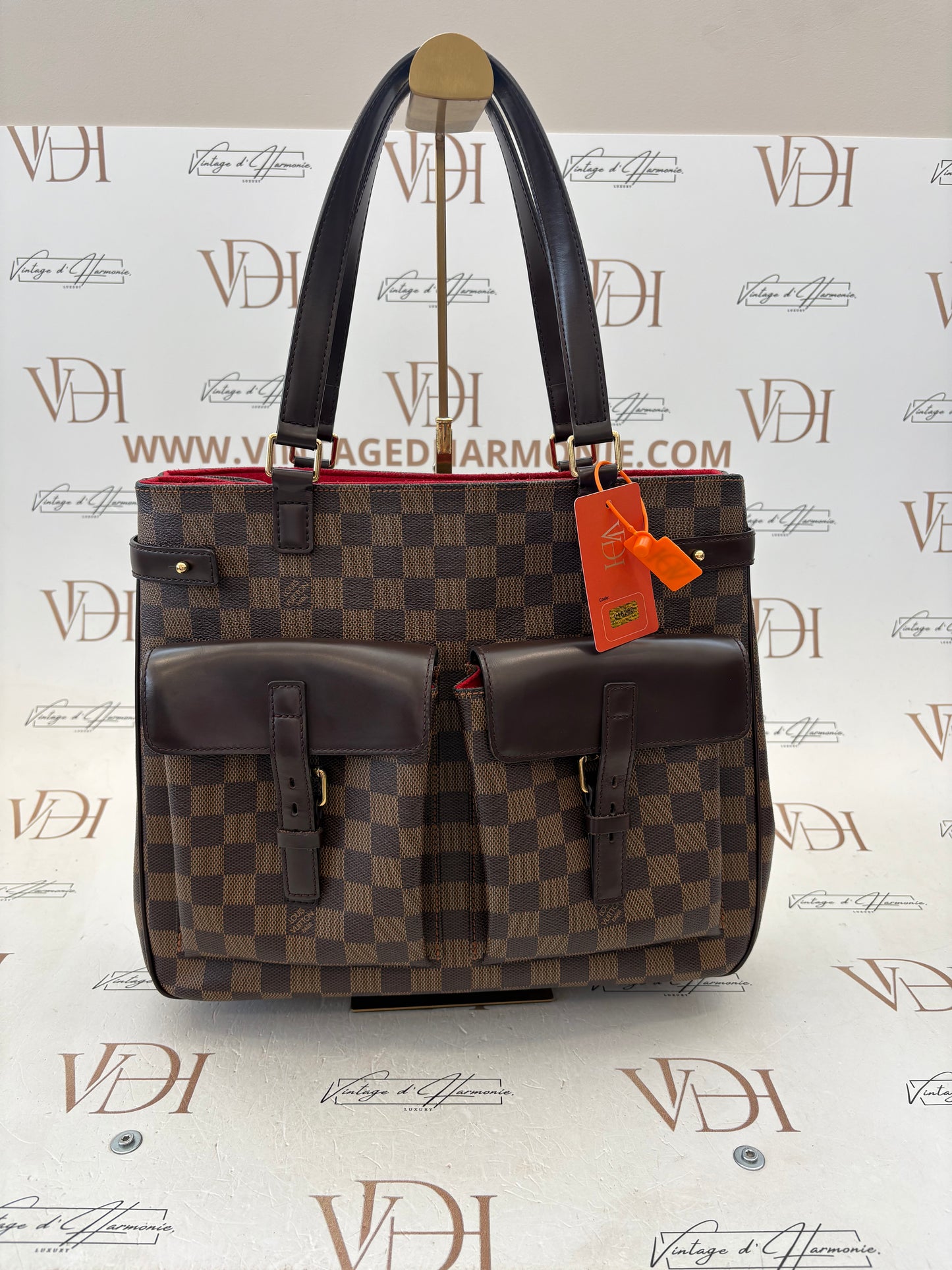 018260 - Louis Vuitton Uzes