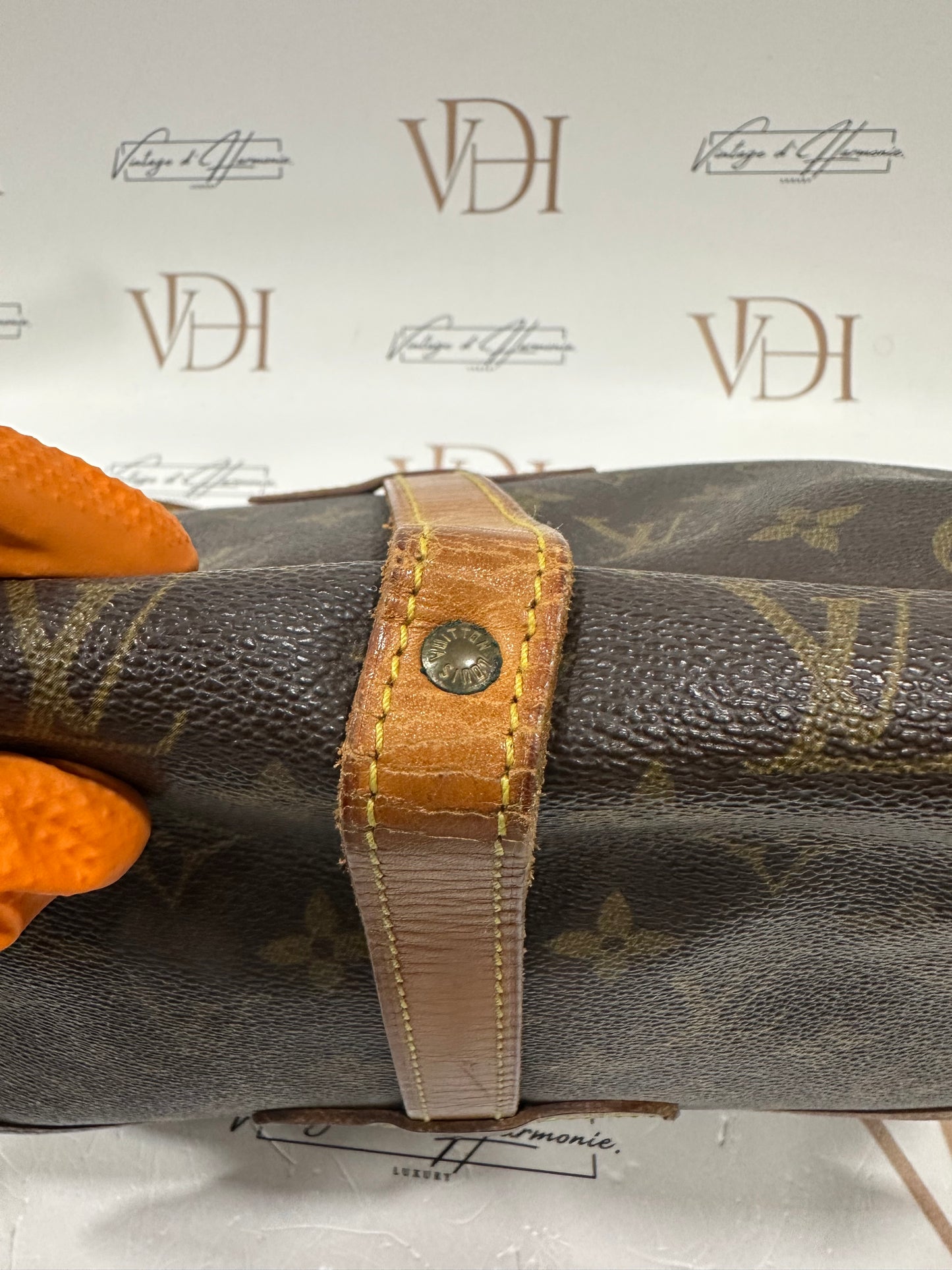 017874 - Louis Vuitton Saumur 30