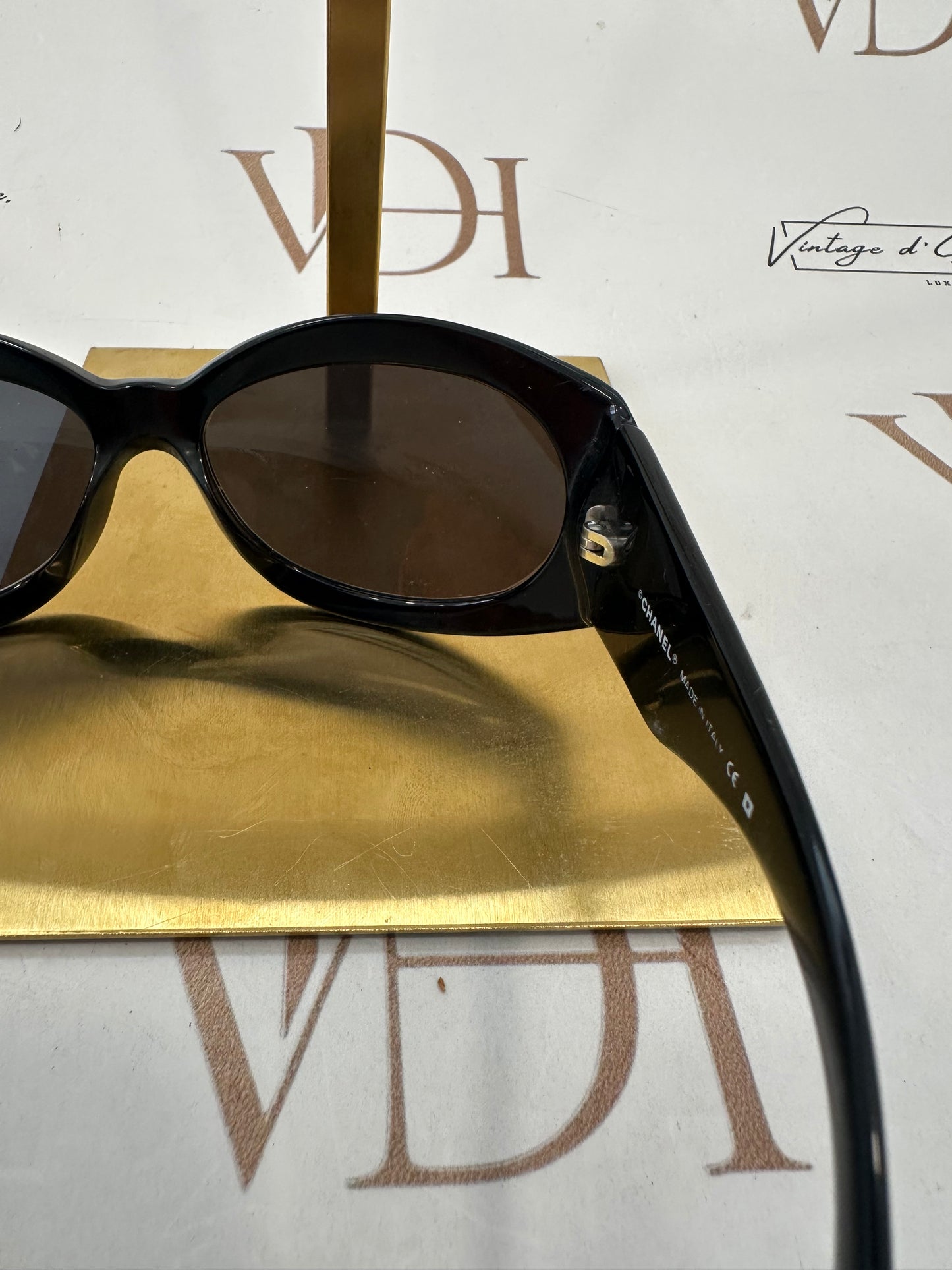 016822 - Chanel Sunglasses