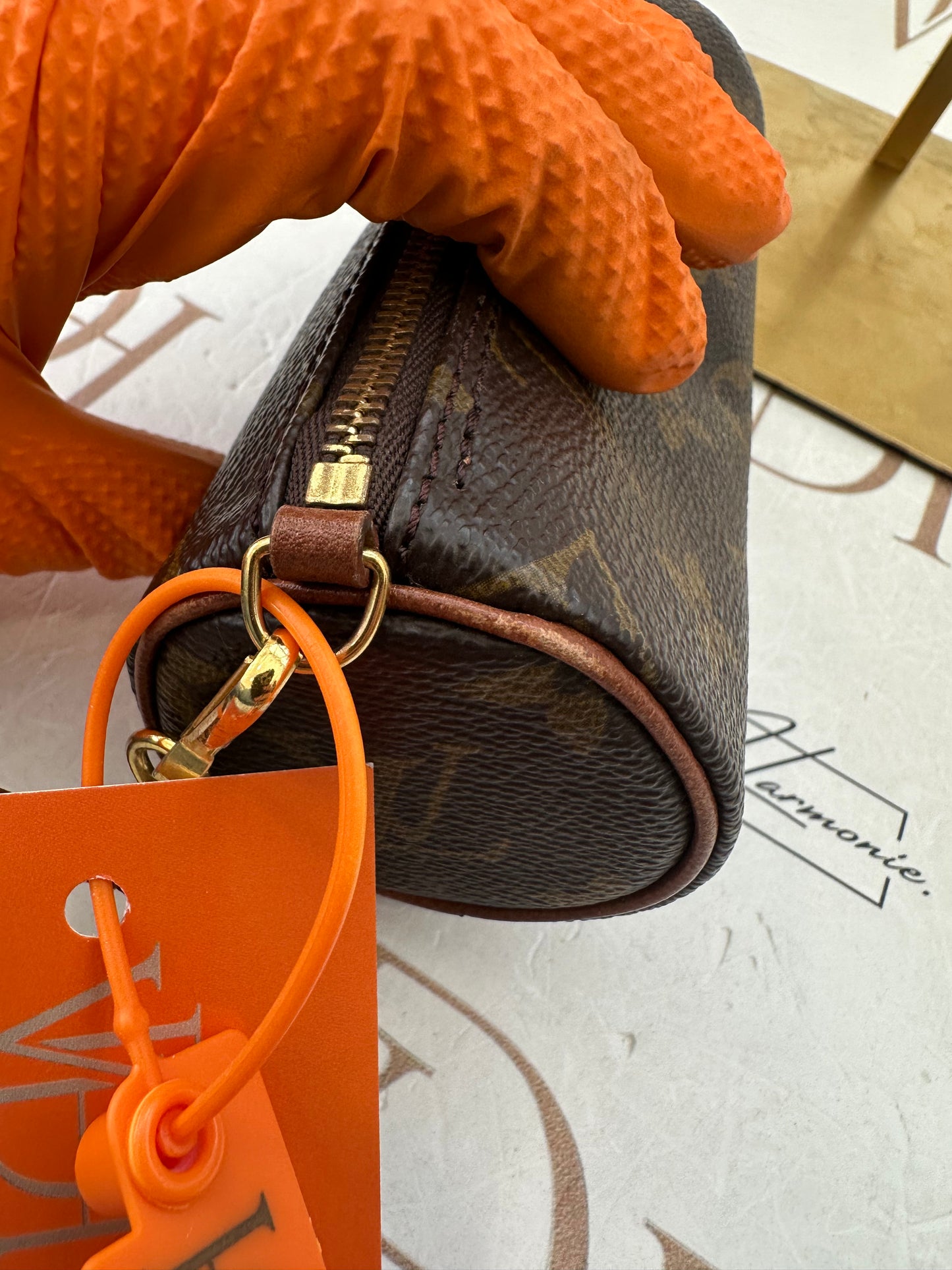 016913 - Louis Vuitton Papillon Pouch