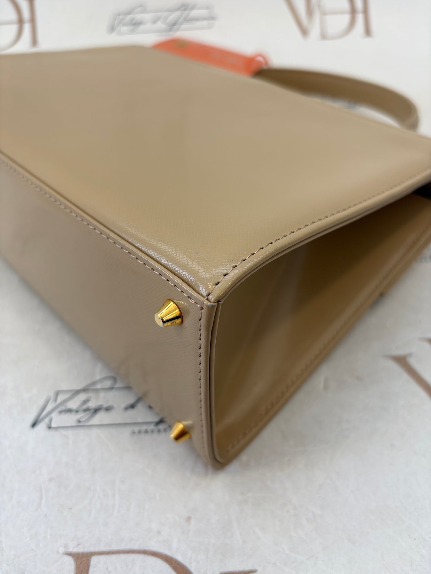 019005 - Saint Laurent Beige