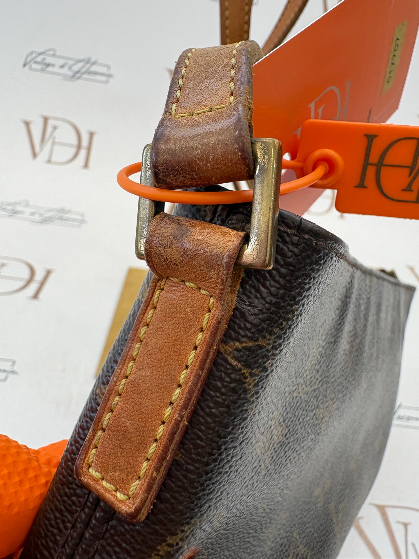 017707 - Louis Vuitton Troteur