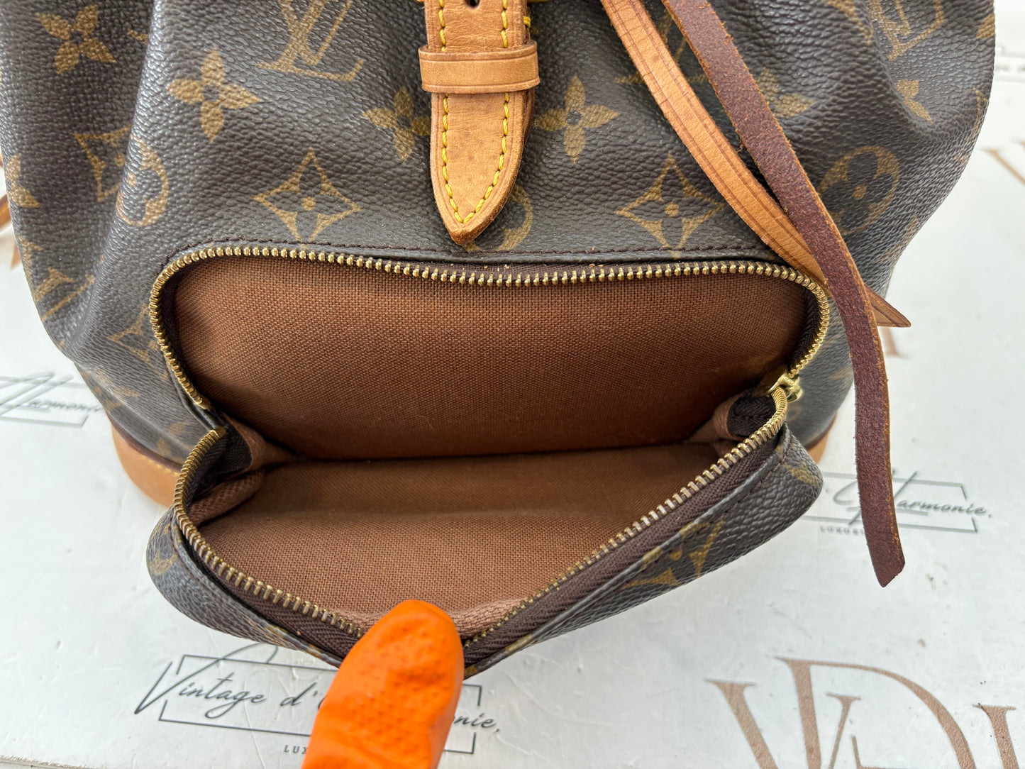 018728 - Louis Vuitton Montsouris MM