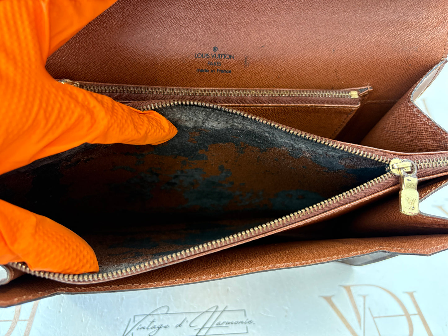 018099 - Louis Vuitton Concorde