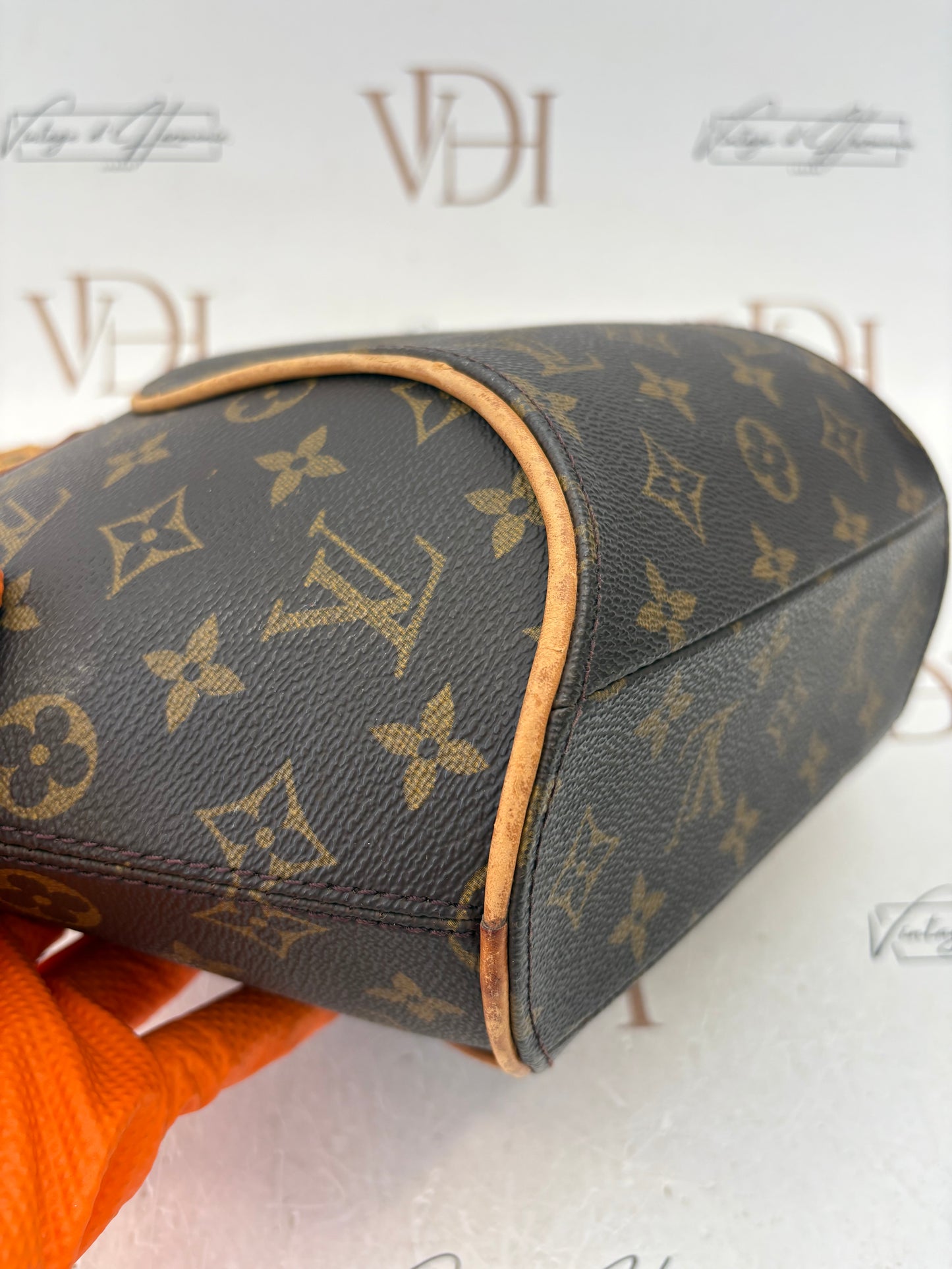 018054 - Louis Vuitton Ellipse