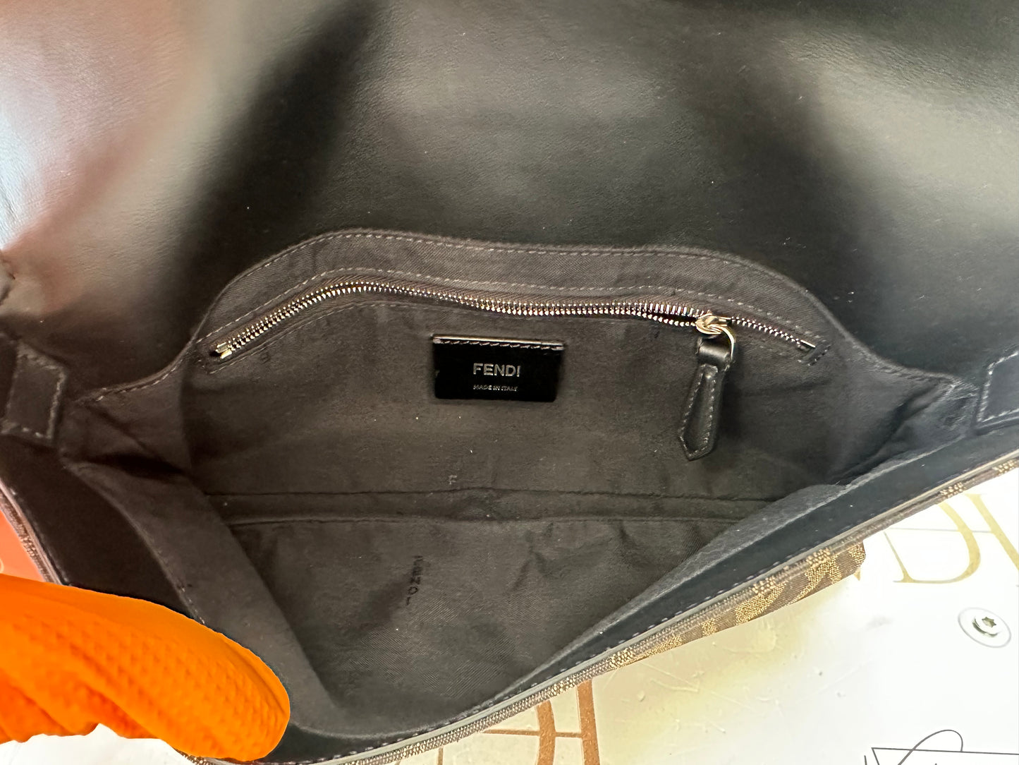 382668 - Fendi Baguette