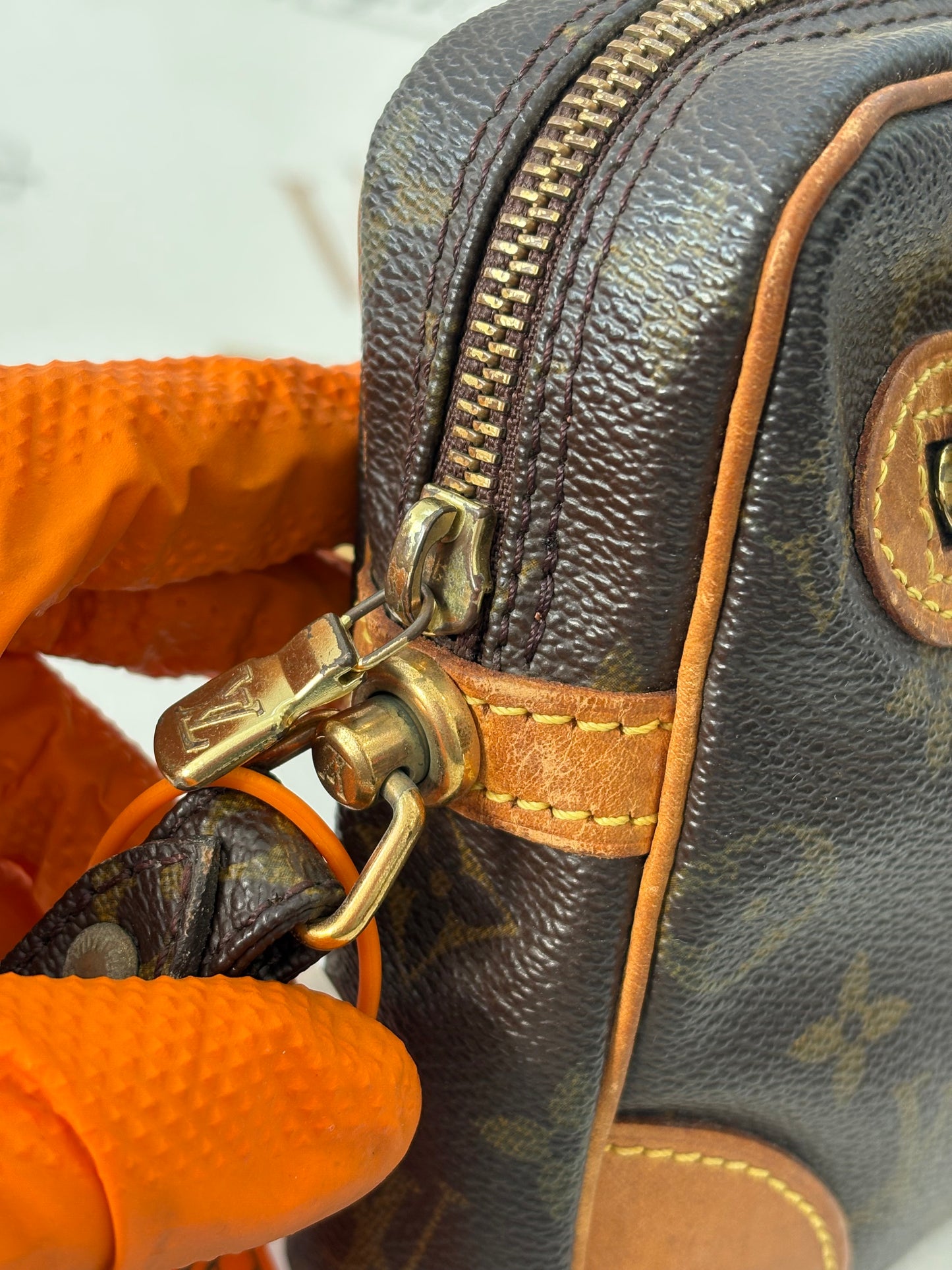 018960 - Louis Vuitton Dragonne GM