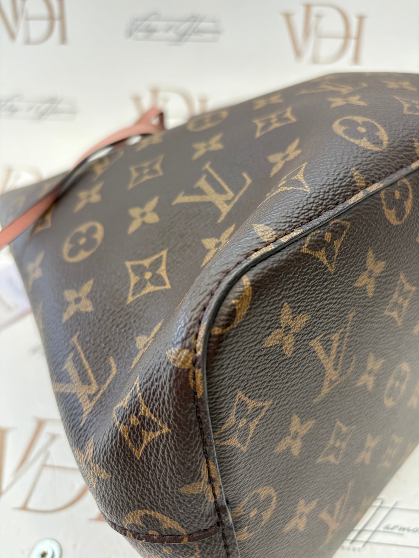 384130 - Louis Vuitton Neo Noe