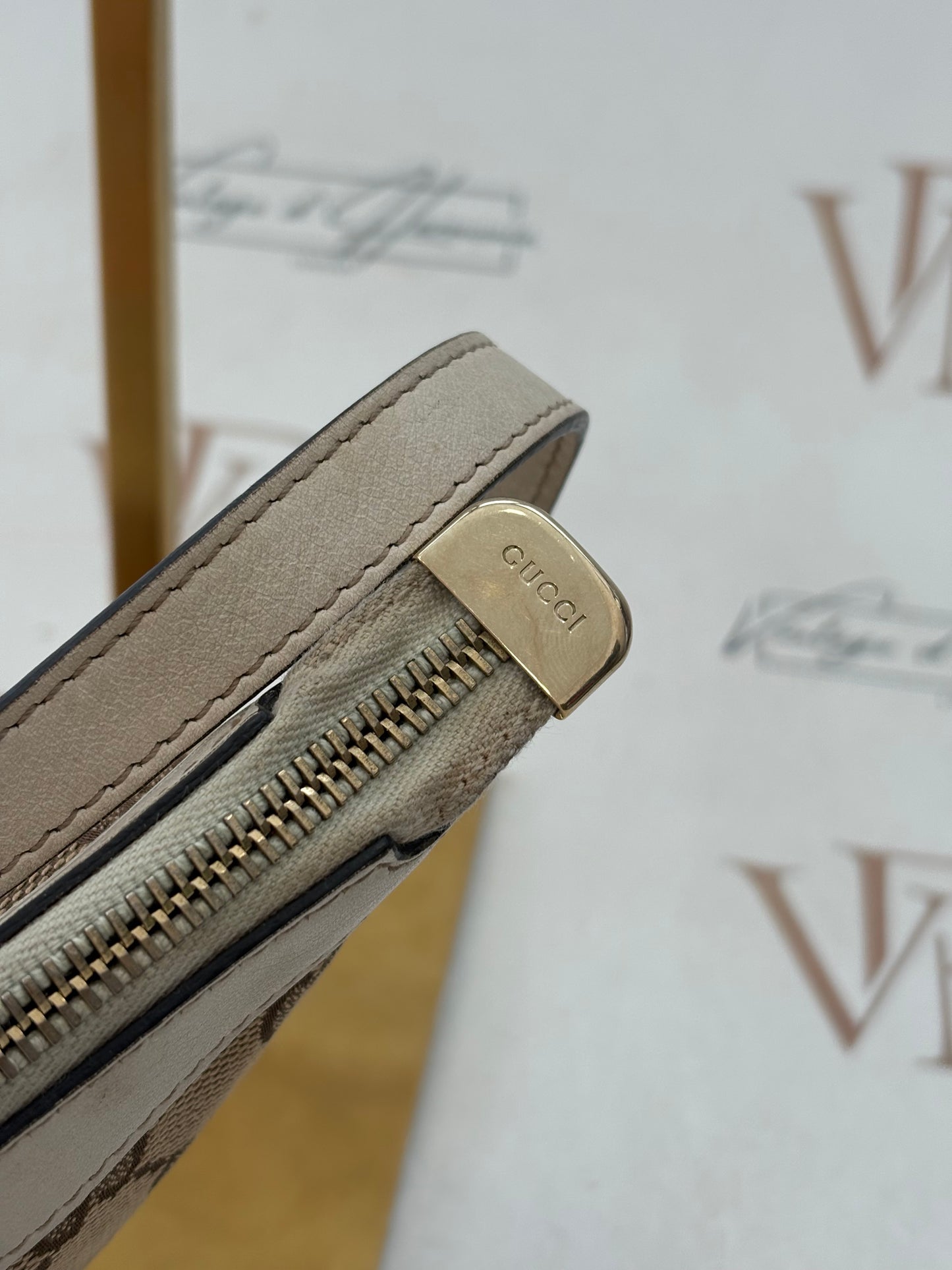 384022 - Gucci Abbey