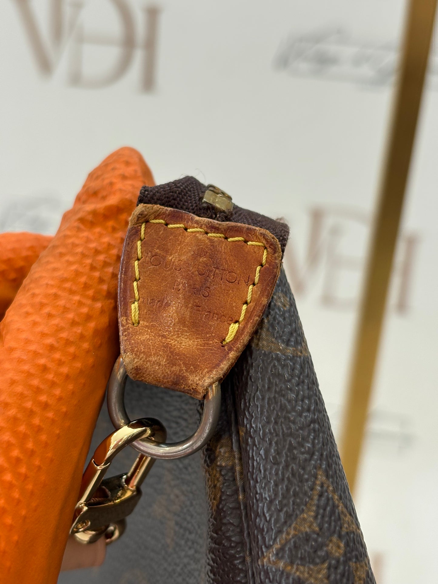 018743 - Louis Vuitton Pochette Accessoires