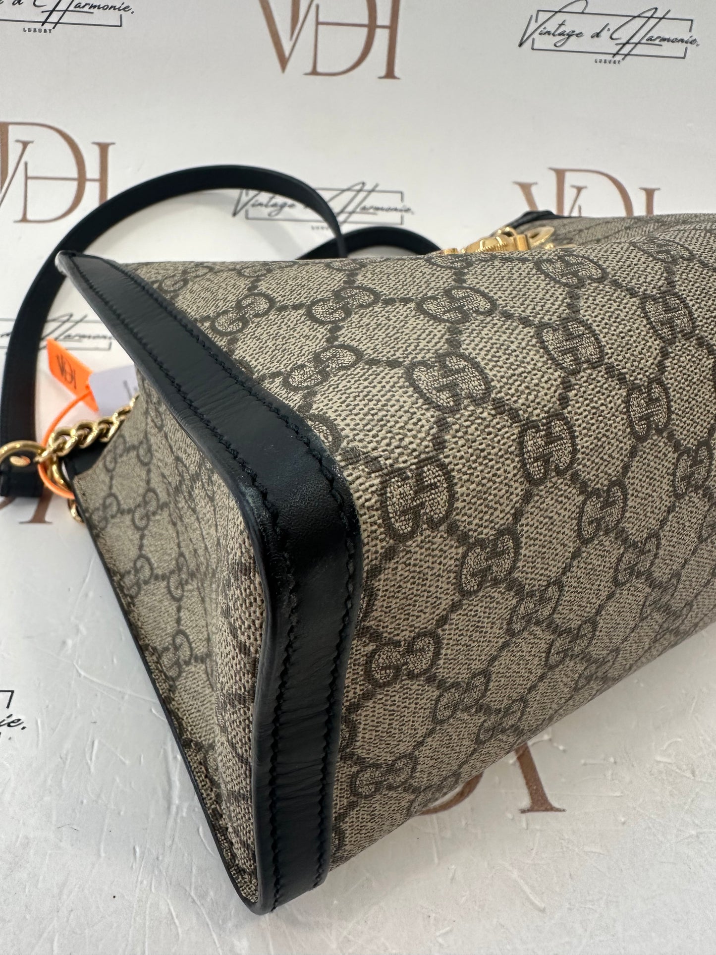 382218 - Gucci Padlock