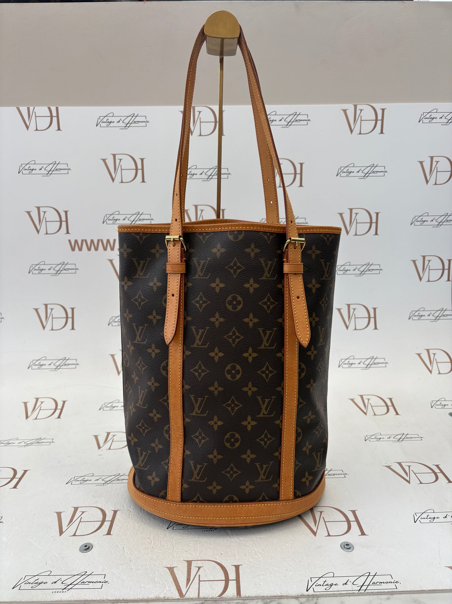 018096 - Louis Vuitton Bucket