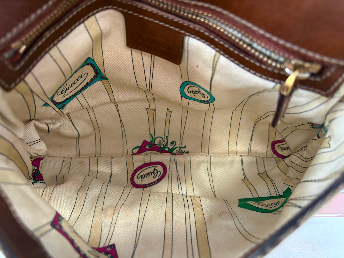 384285 - Gucci Shoulder Bag