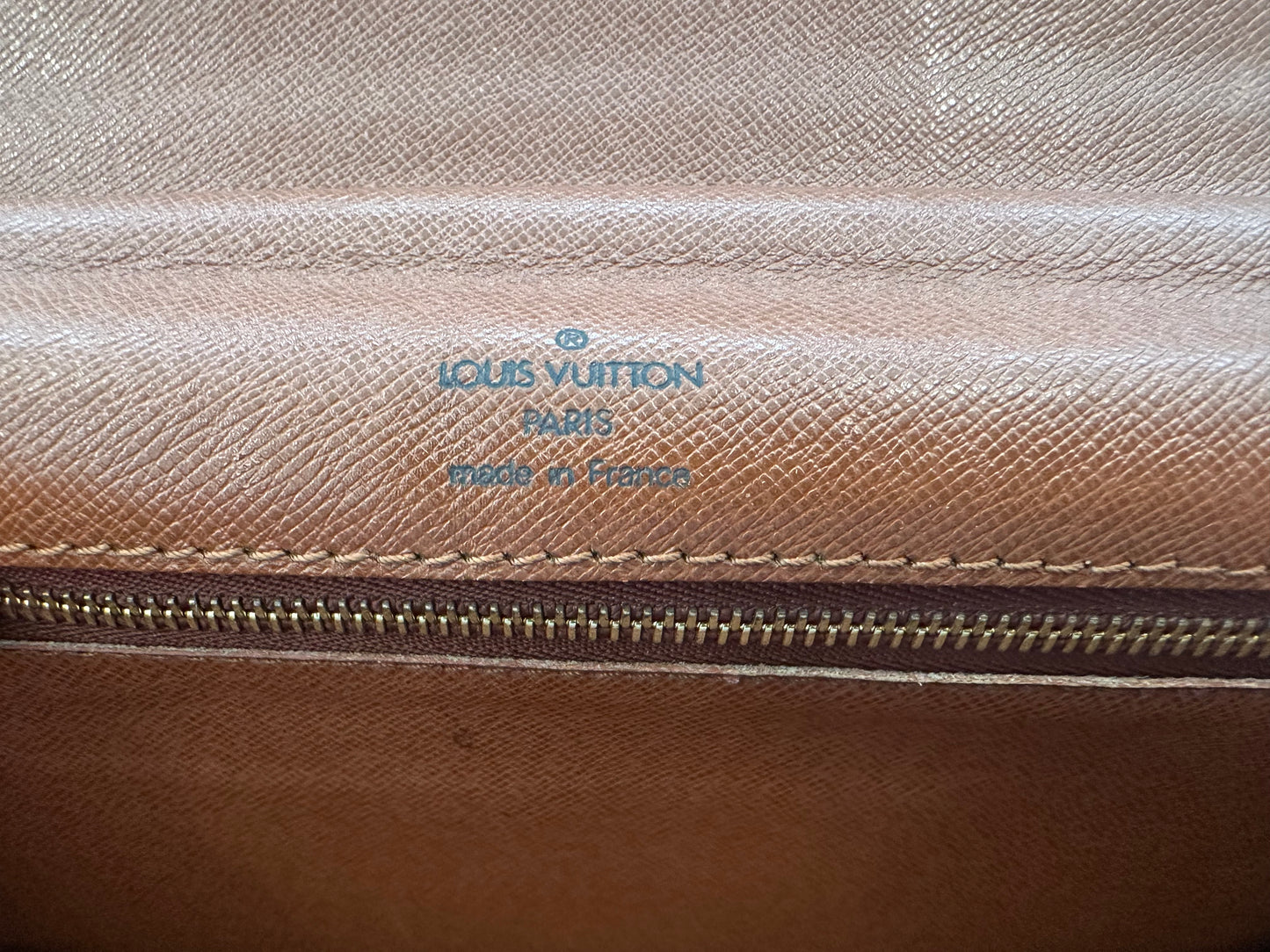 016876 - Louis Vuitton Monceau 26