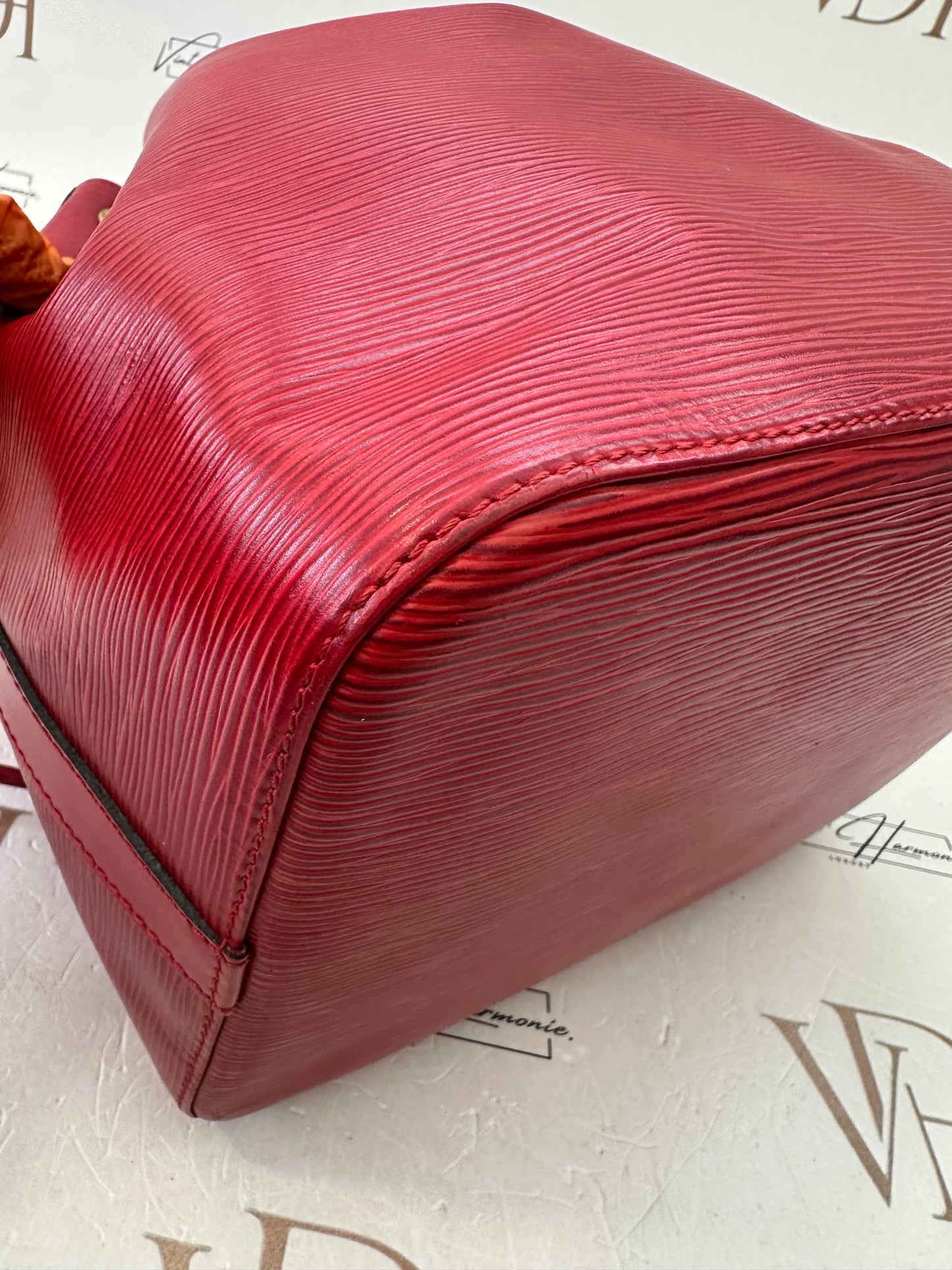 017933 - Louis Vuitton Red Epi Noè