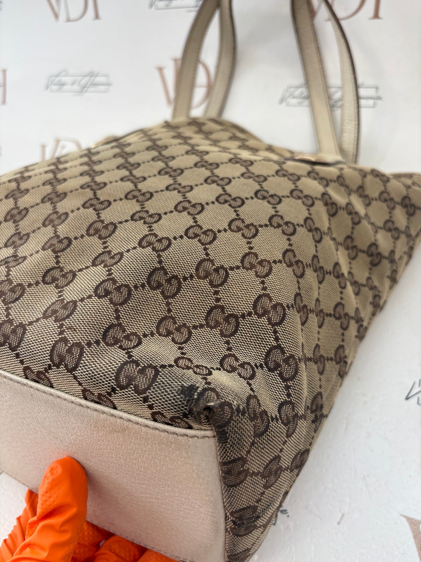 018185 - Gucci Tote Vertical