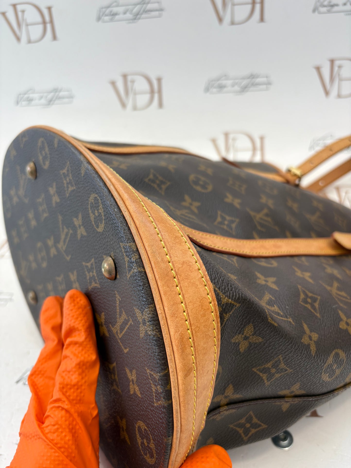 018053 - Louis Vuitton Bucket