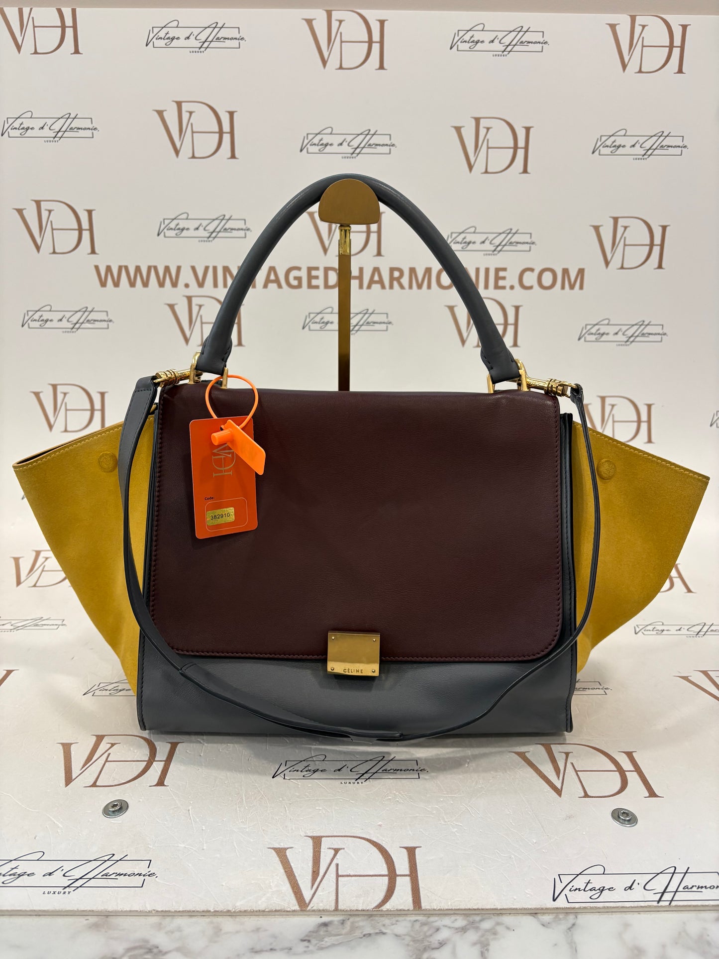 382910 - Céline Trapeze