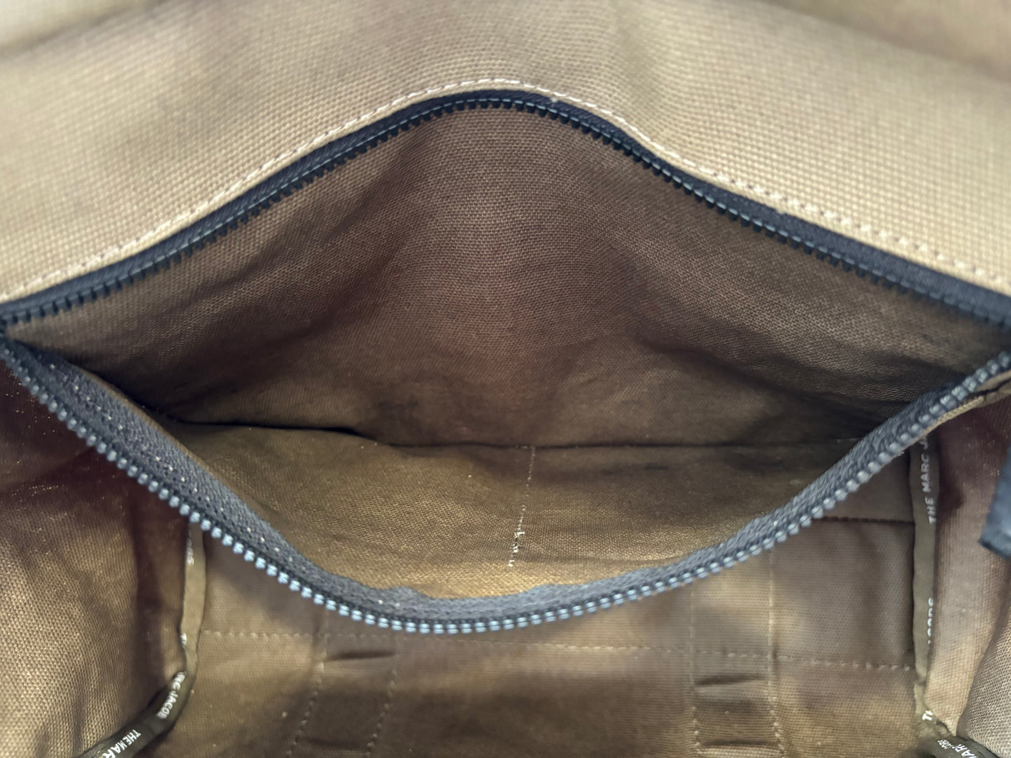 383684 - Marc Jacobs Traveler