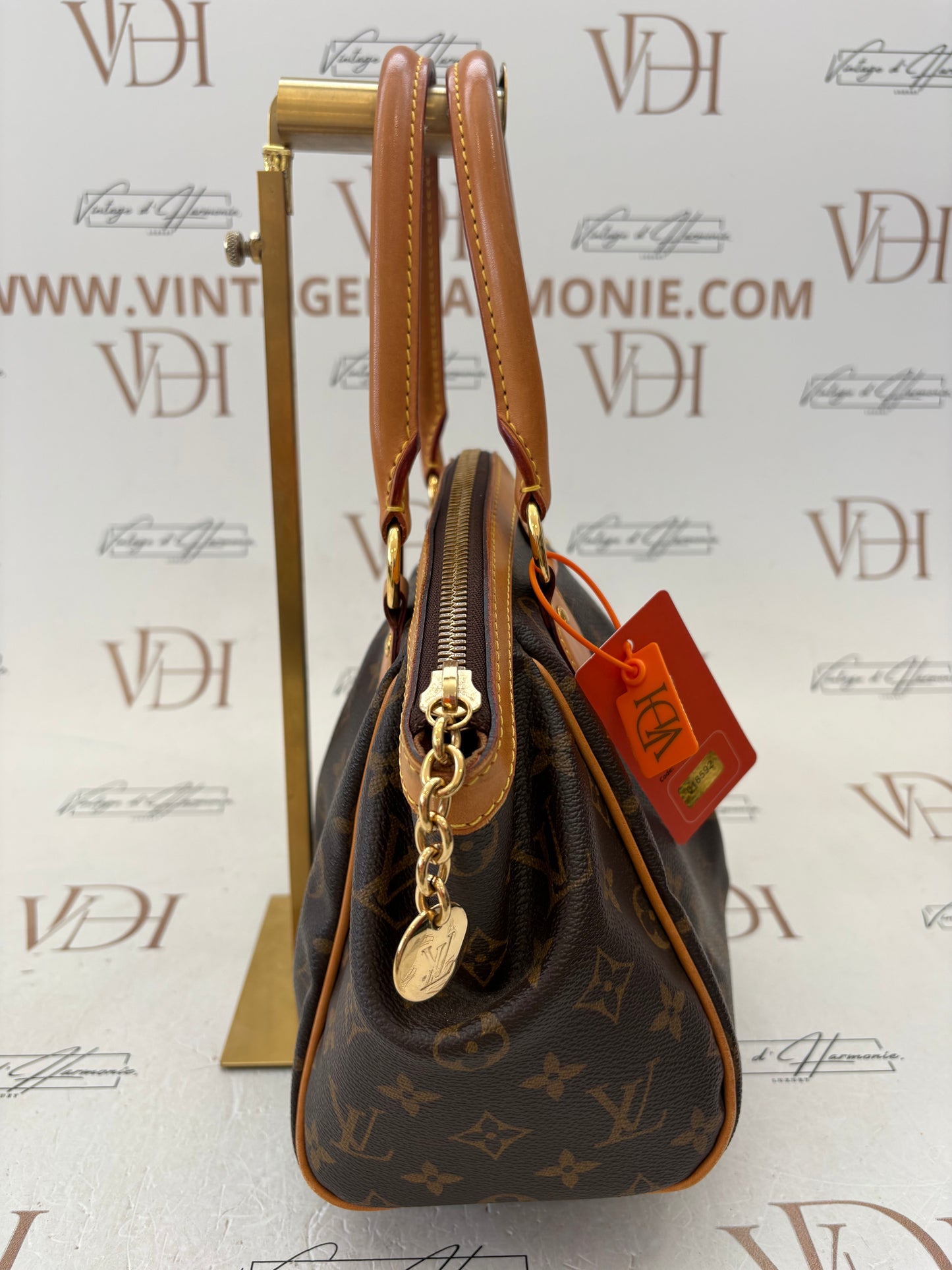 018592 - Louis Vuitton Tivoli PM