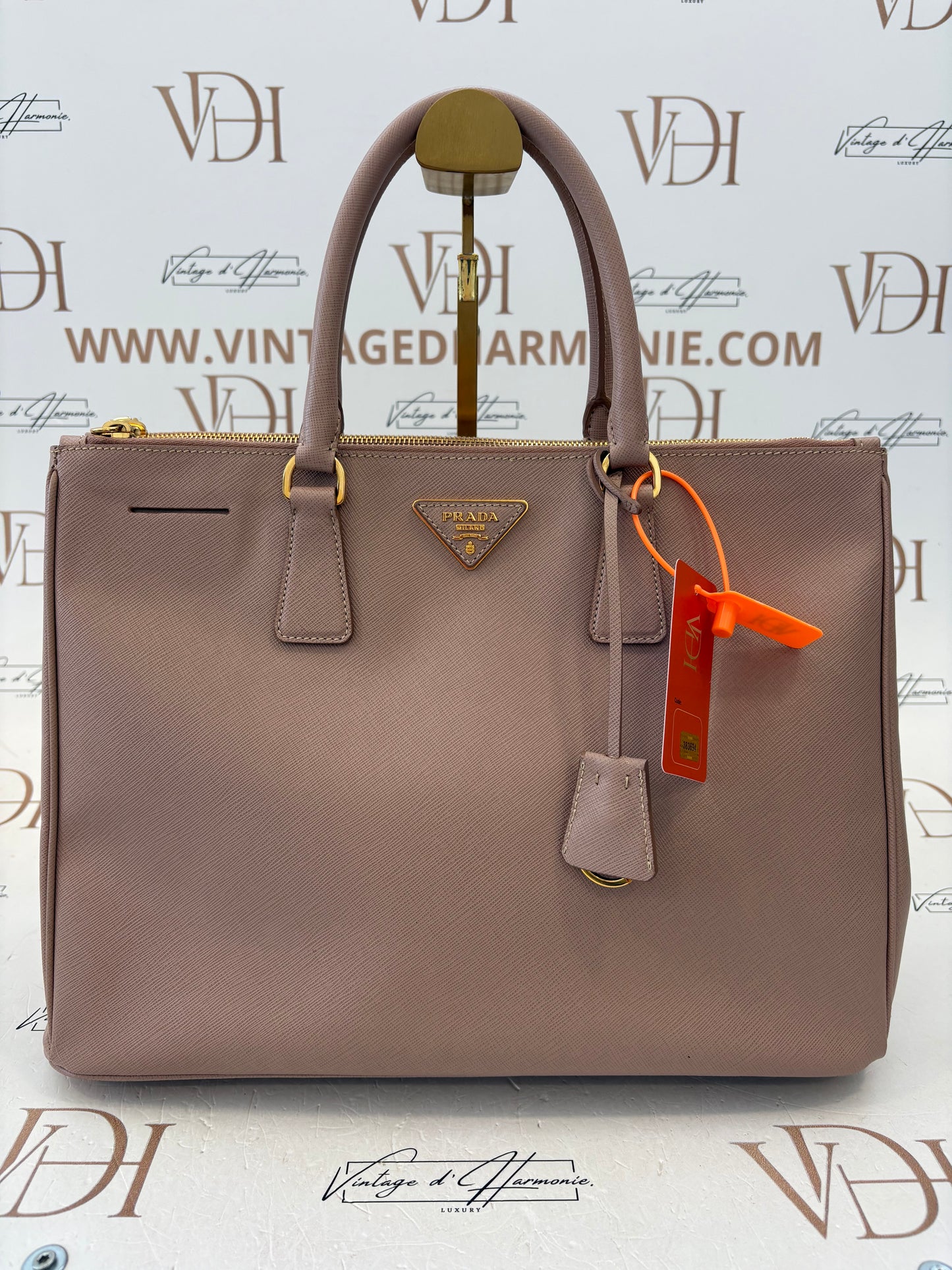 383694 - Prada Galleria