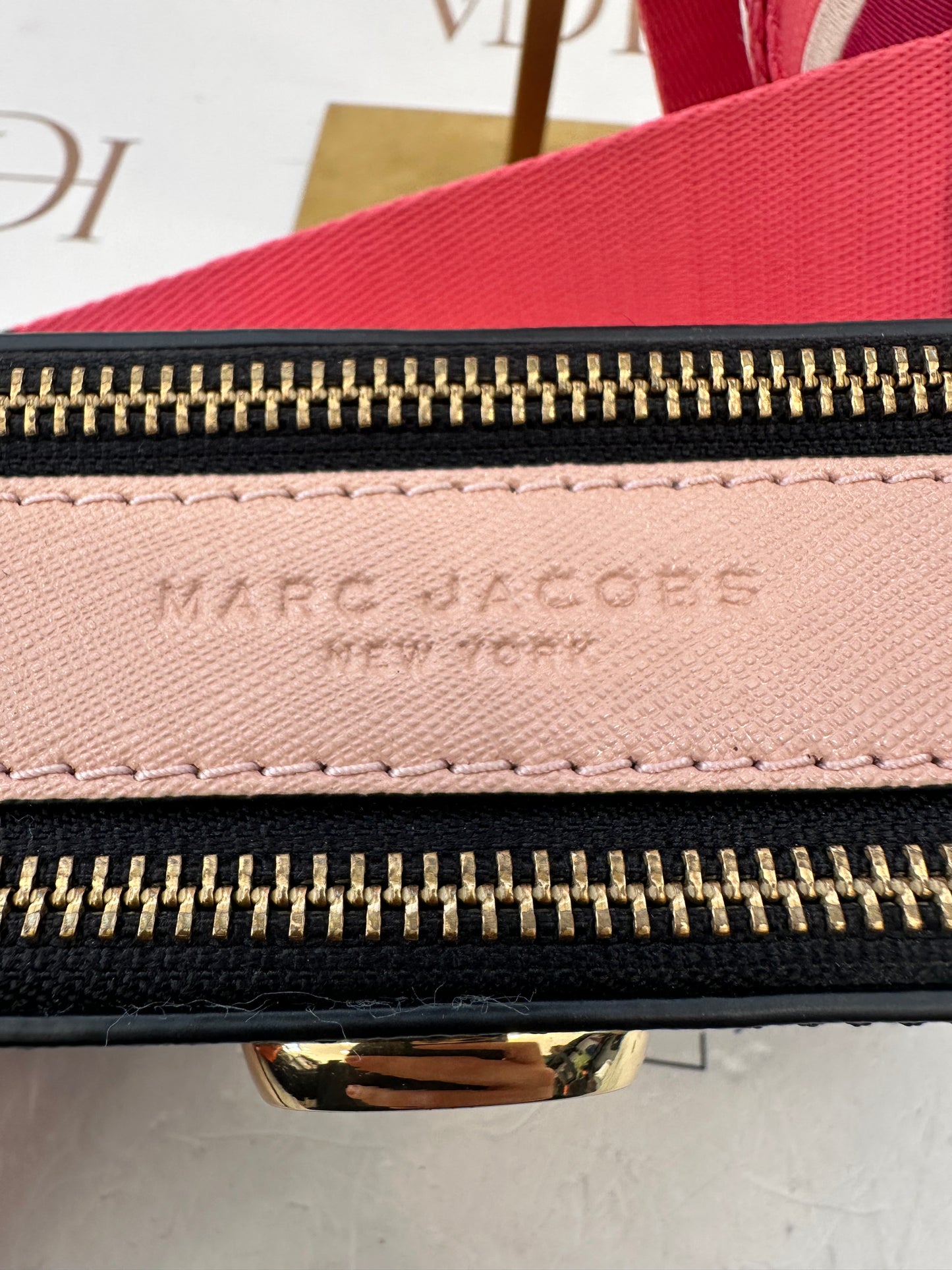 382204 - Marc Jacobs Snapshot