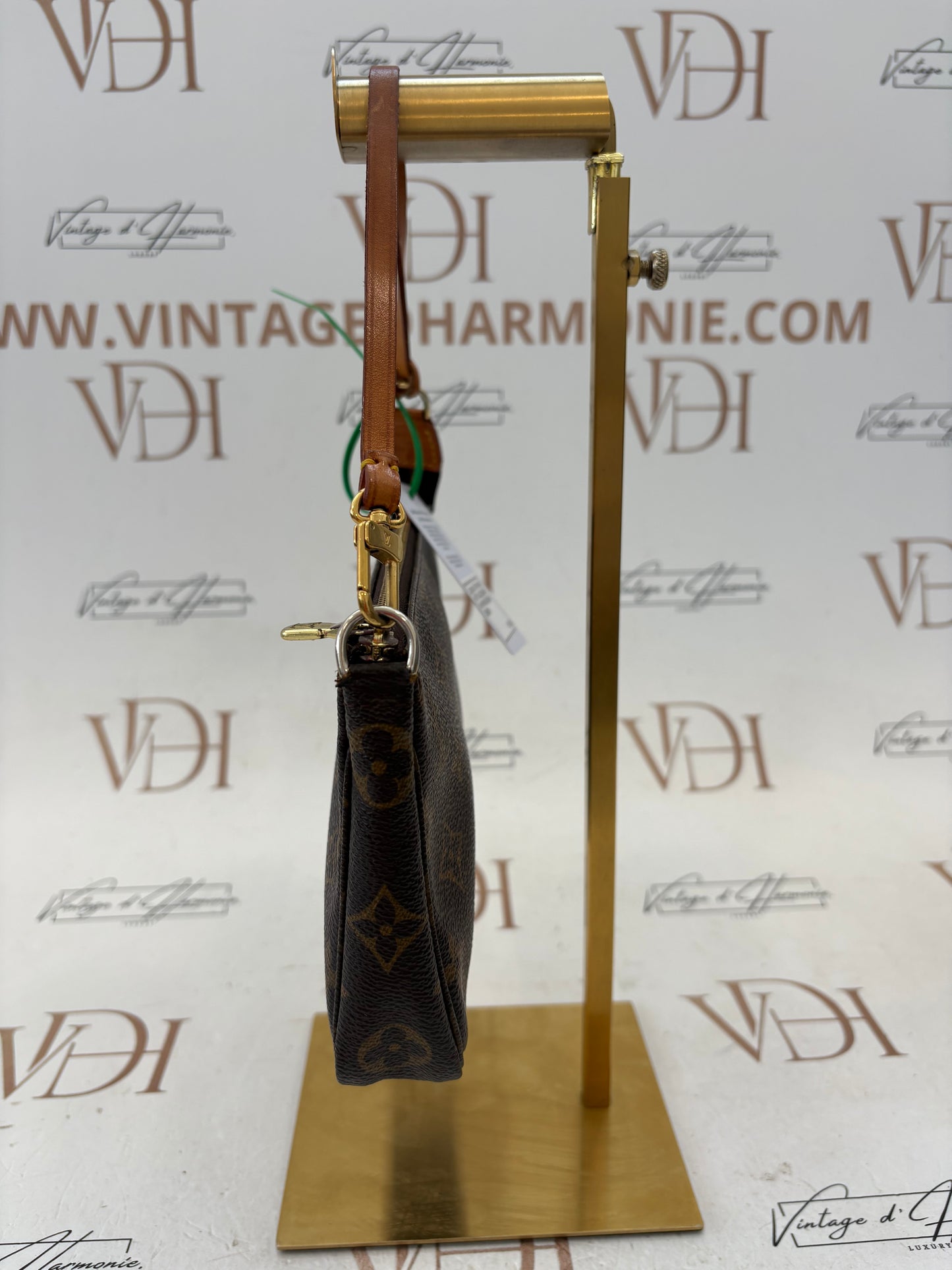 017194 - Louis Vuitton Pochette Accessoires