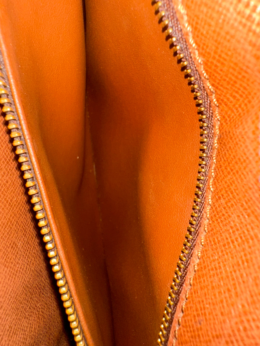 Louis Vuitton Monceau 28