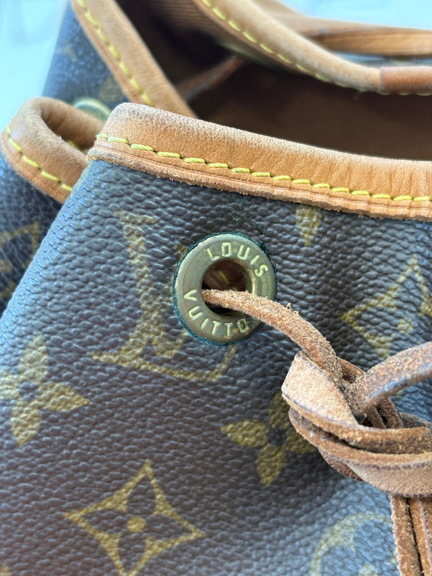 018897 - Louis Vuitton Montsouris MM