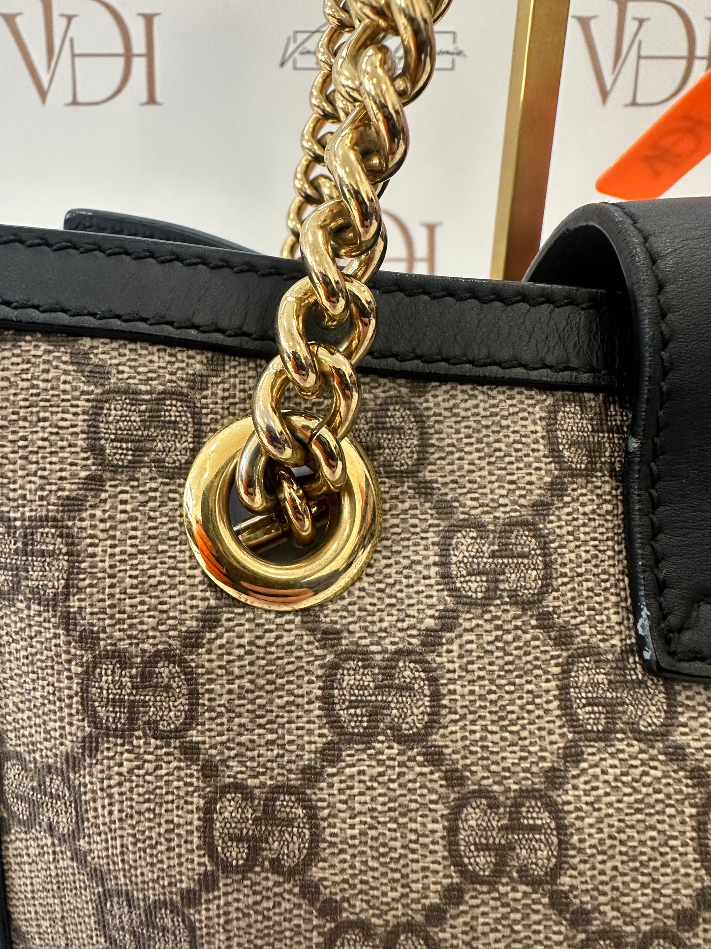 382218 - Gucci Padlock