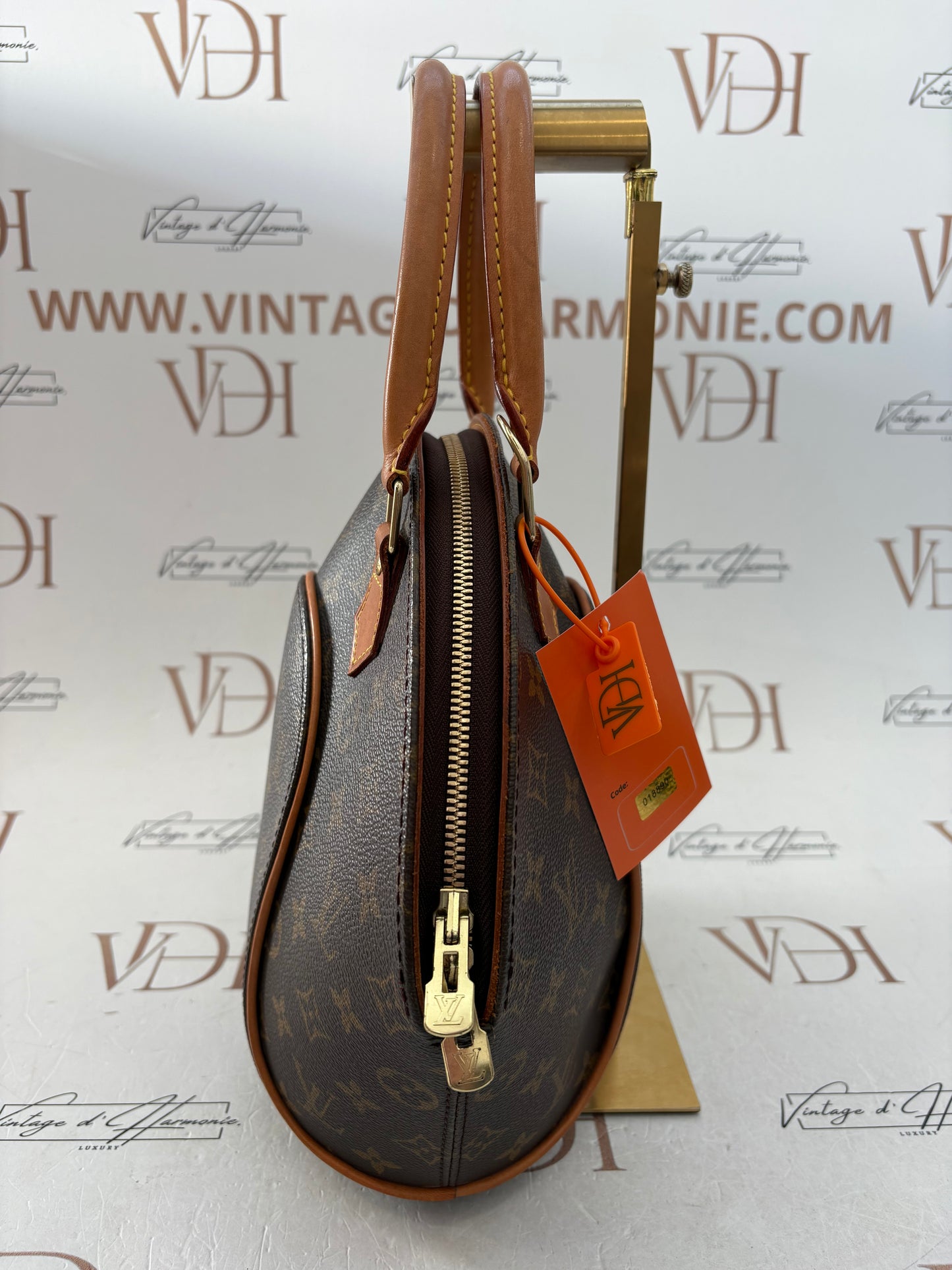 018890 - Louis Vuitton Ellipse PM