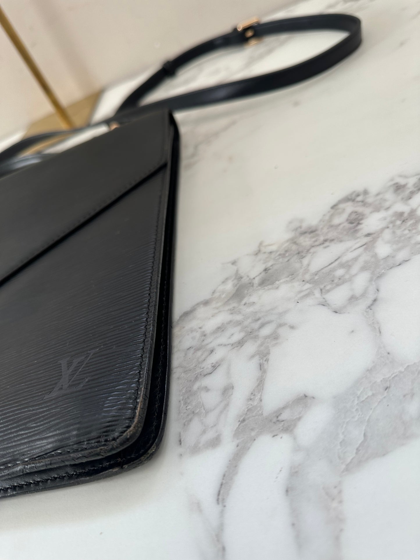 Louis Vuitton Epi Porte Documents Bandouliere