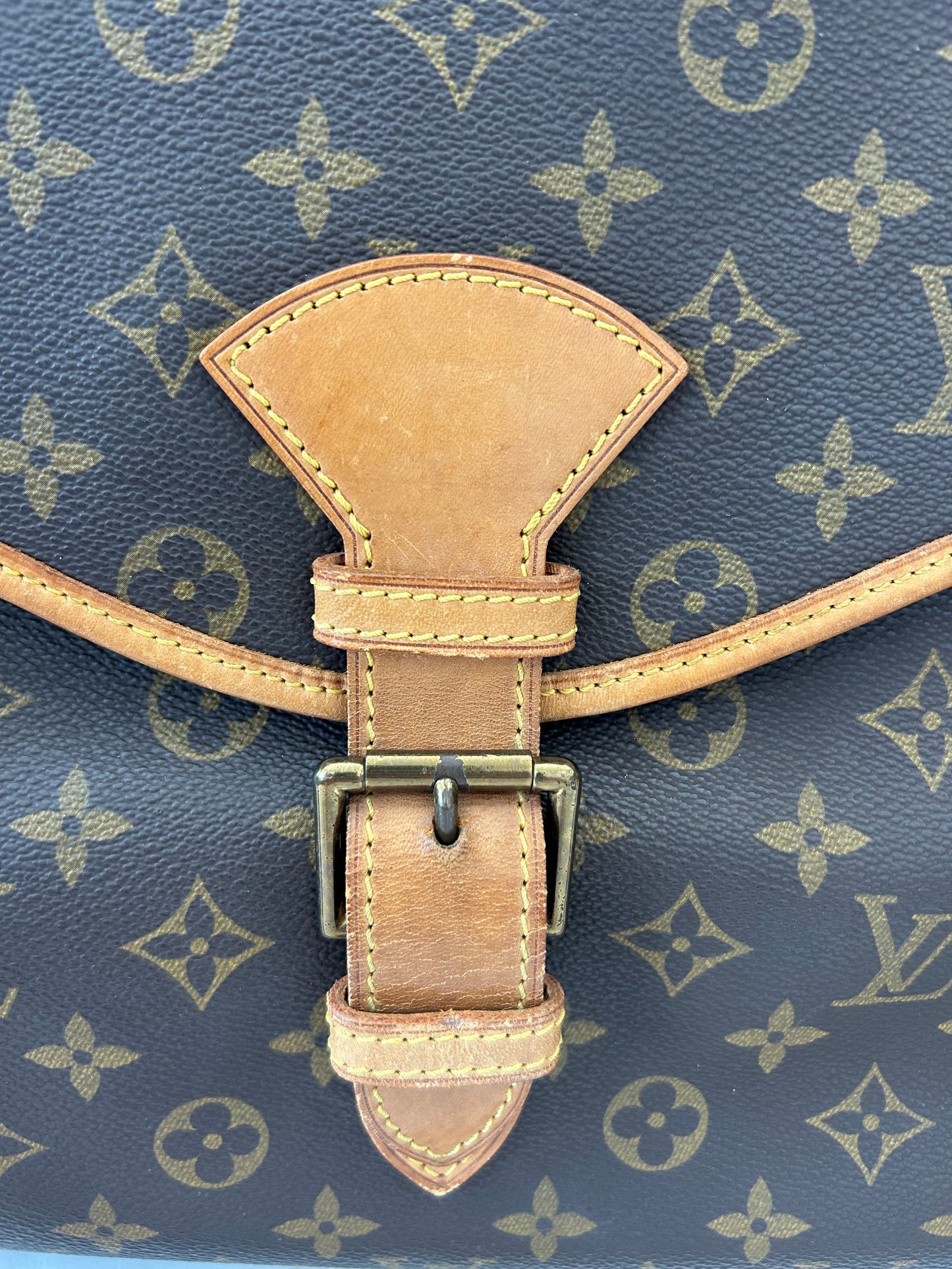 018325 - Louis Vuitton Beverly