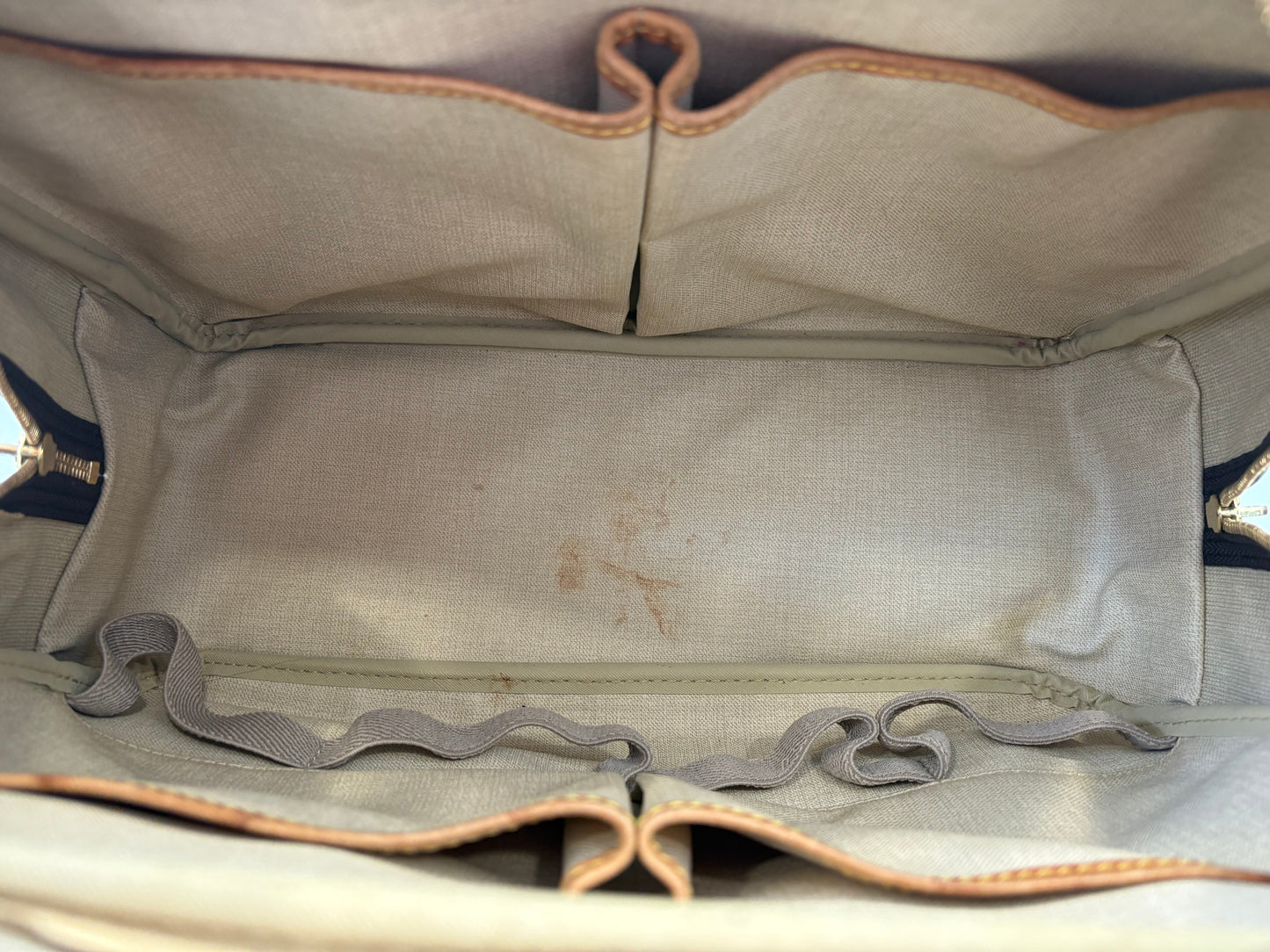 018941 - Louis Vuitton Deauville