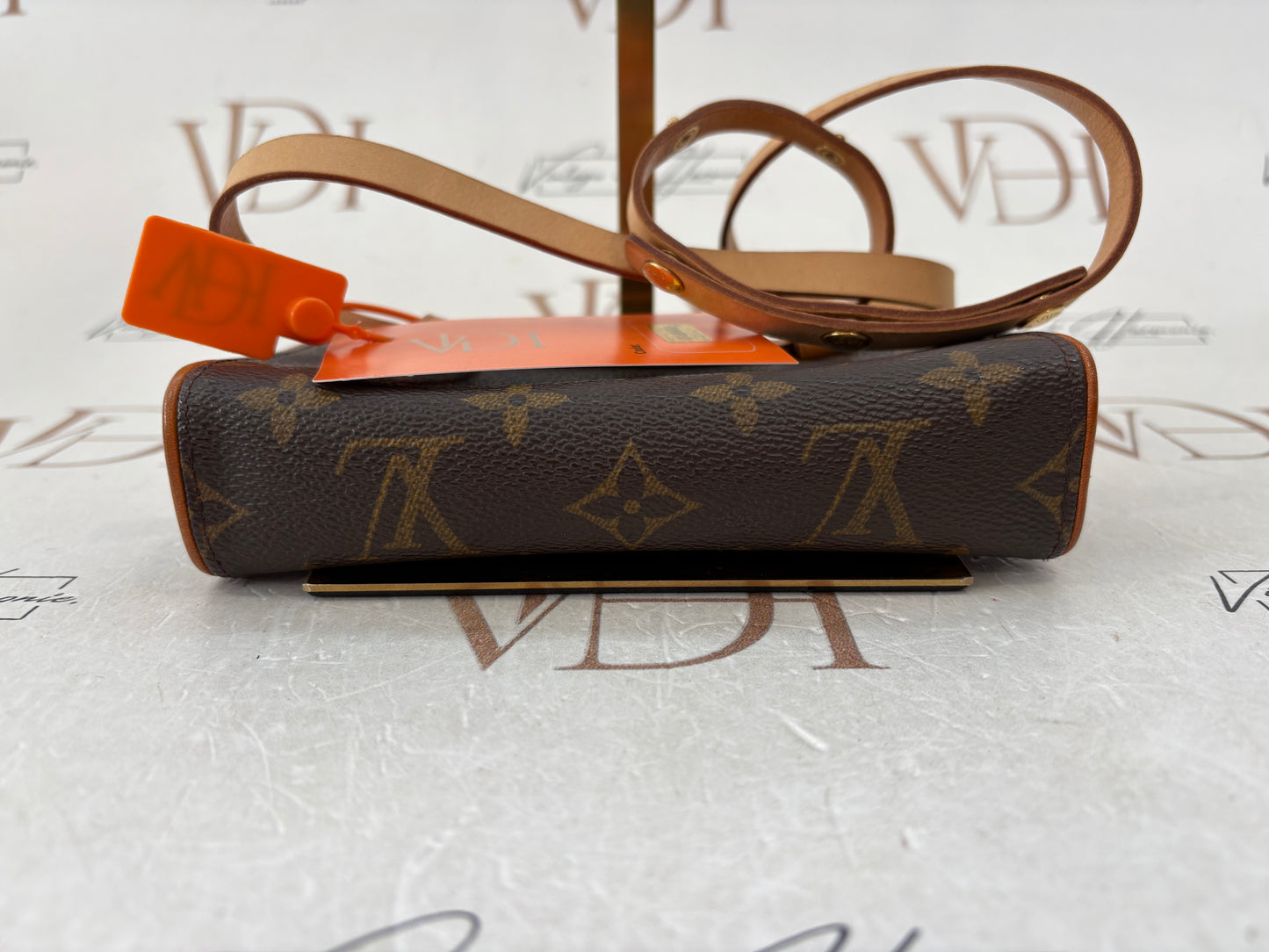 018982 - Louis Vuitton Florentine