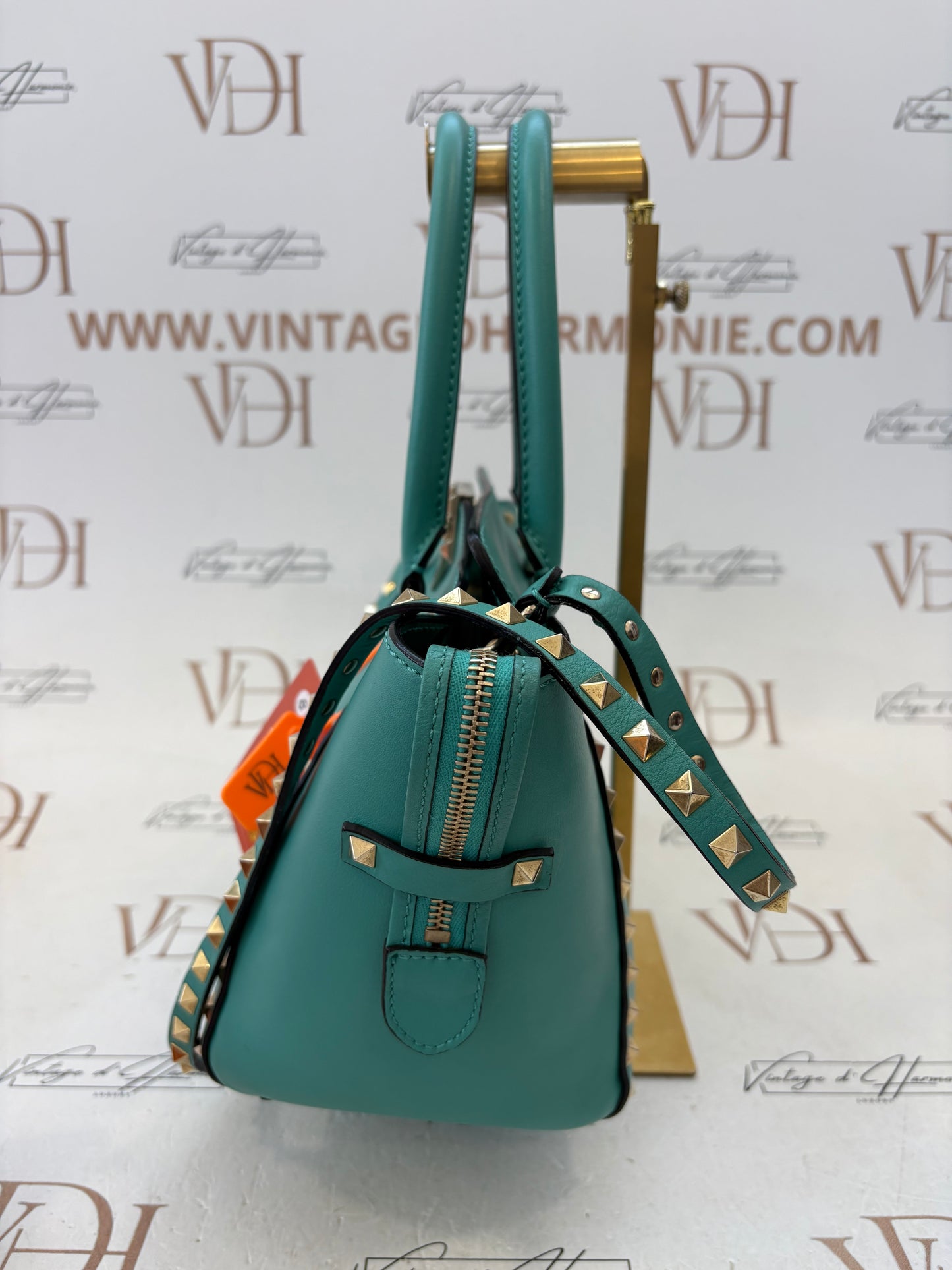 201117 - Valentino Rockstud