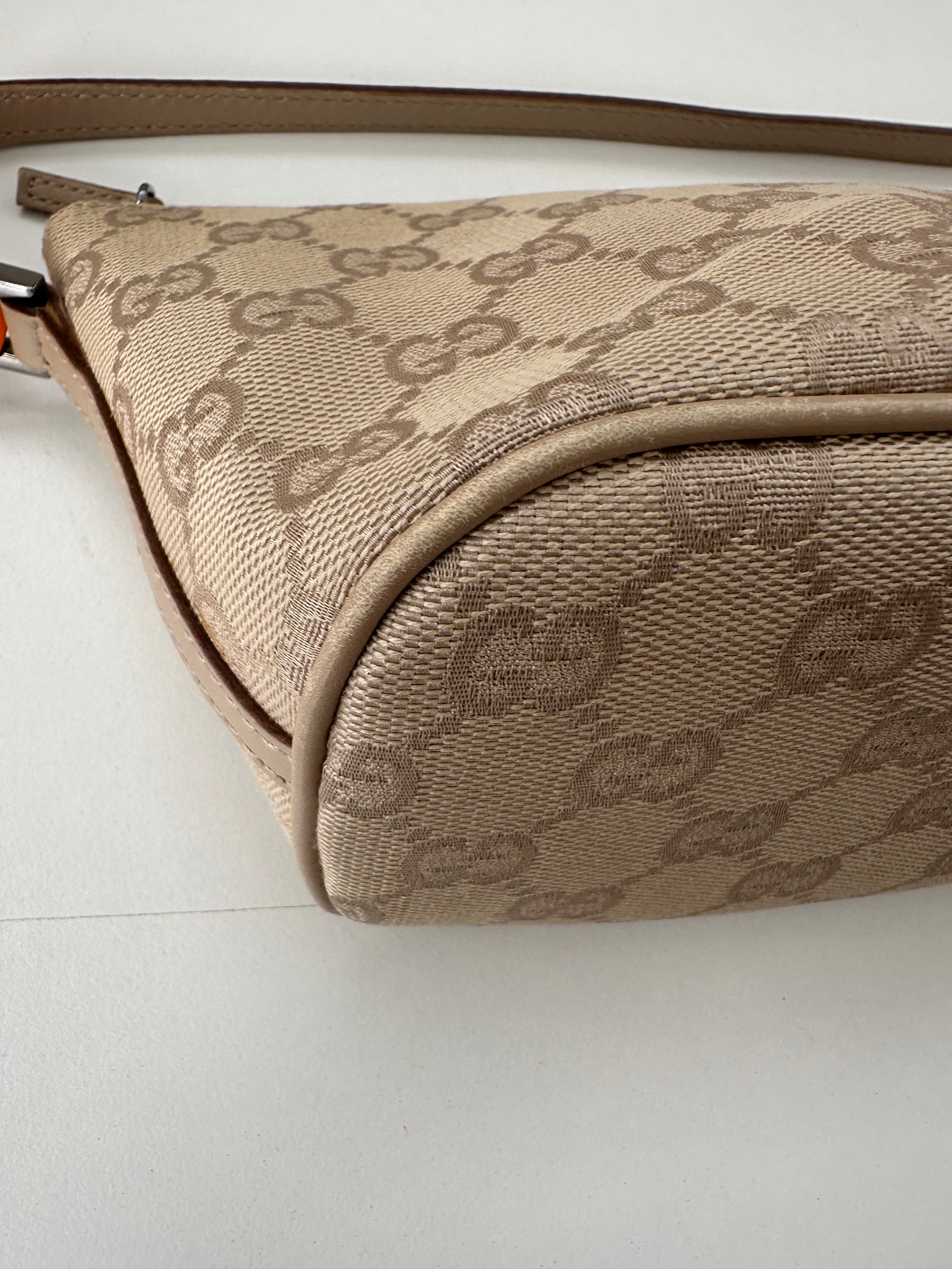 Gucci Pochette Beige
