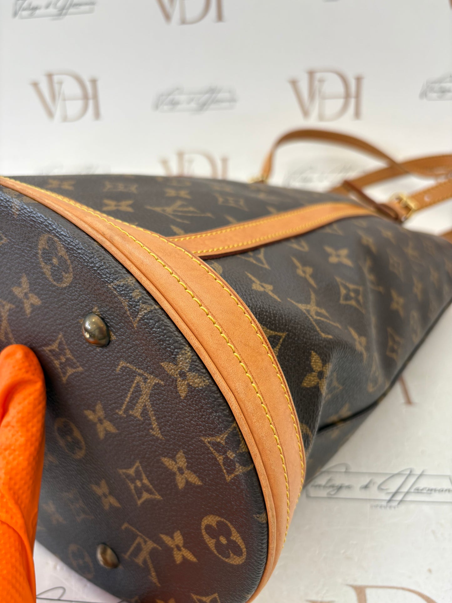 018096 - Louis Vuitton Bucket