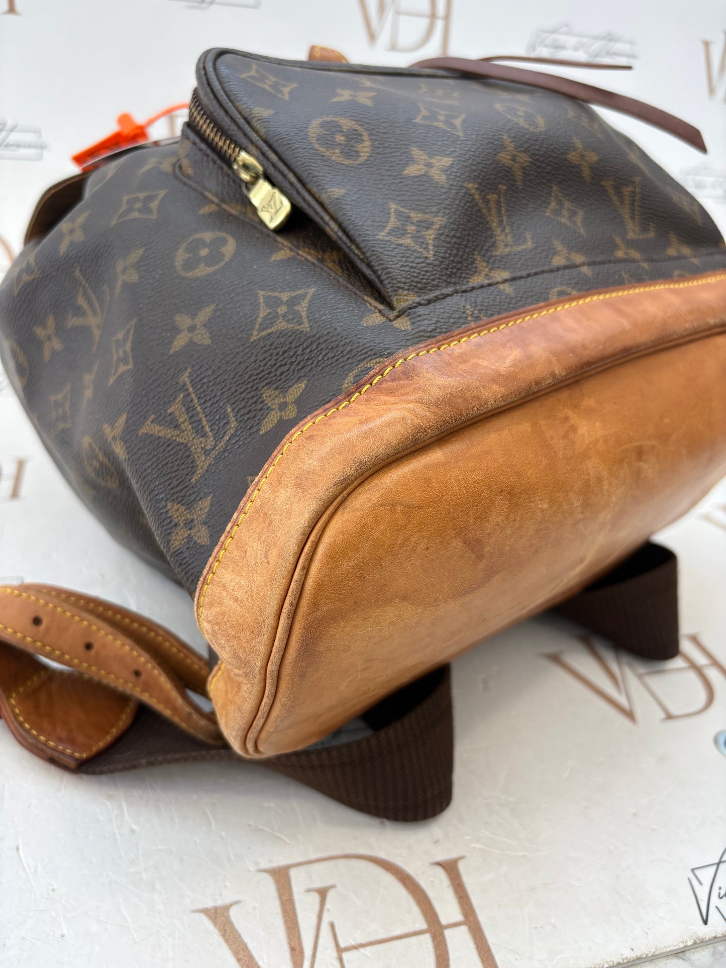 018121 - Louis Vuitton Montsouris GM