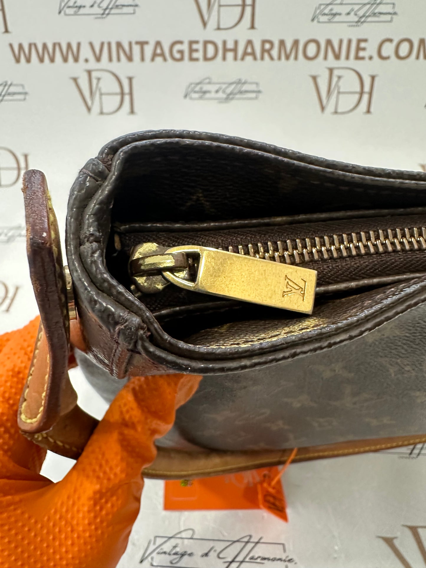 016911 - Louis Vuitton Looping GM