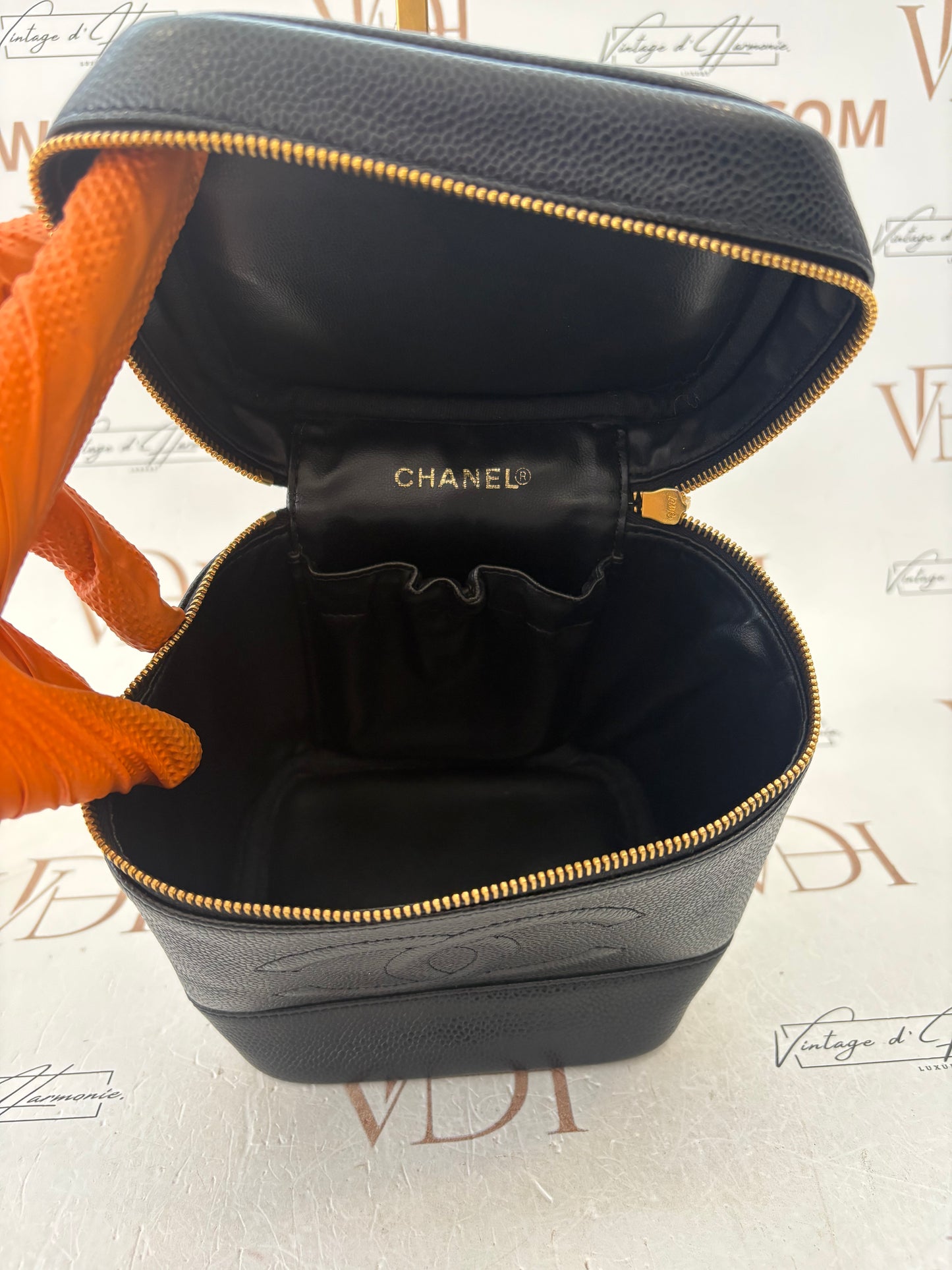 018034 - Chanel Black Calfskin Vanity