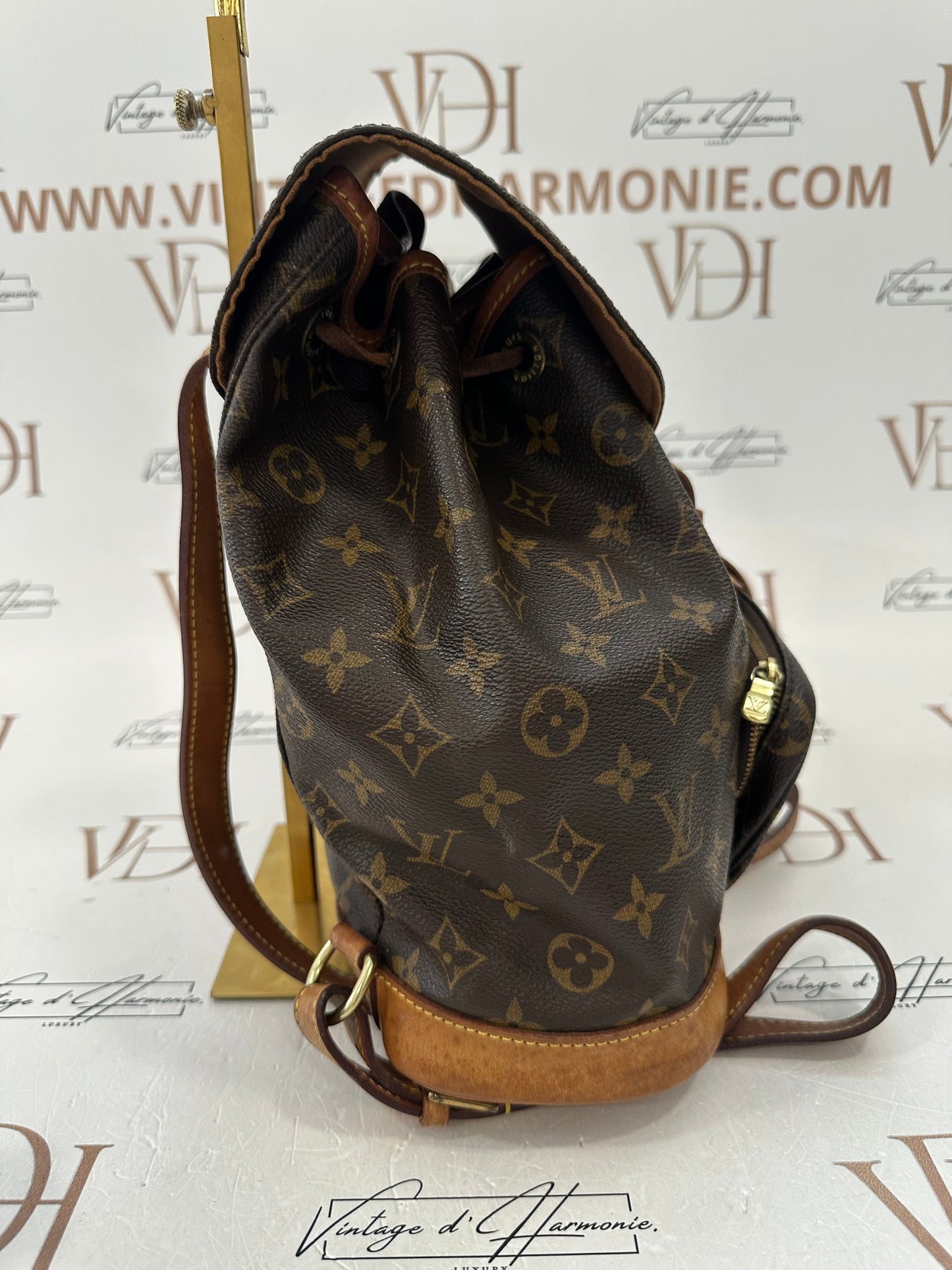 017812 - Louis Vuitton Montsouris MM