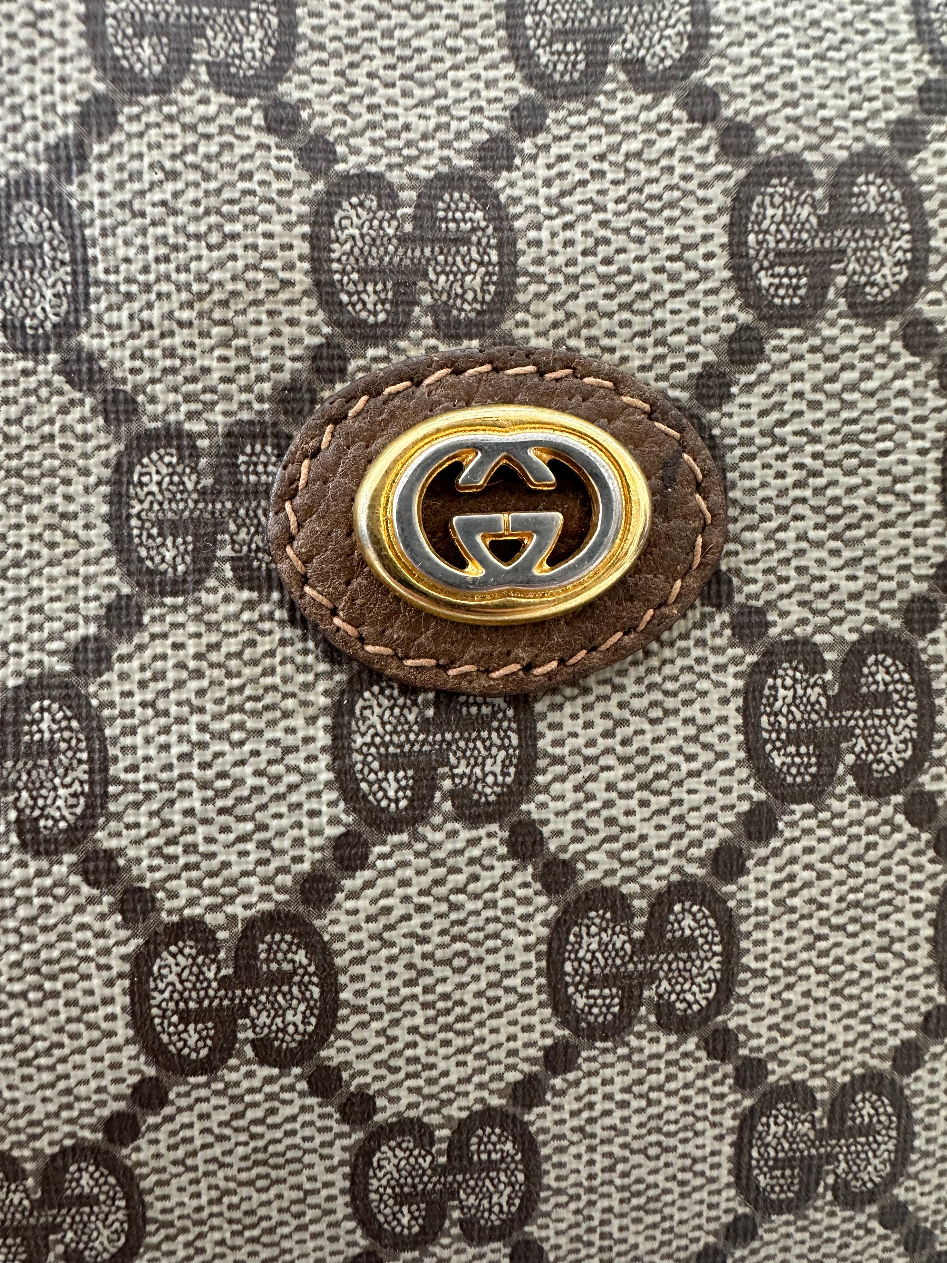 Gucci Pochette Supreme