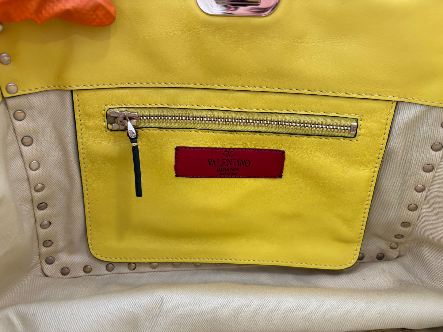 018339 - Valentino Rockstud Yellow
