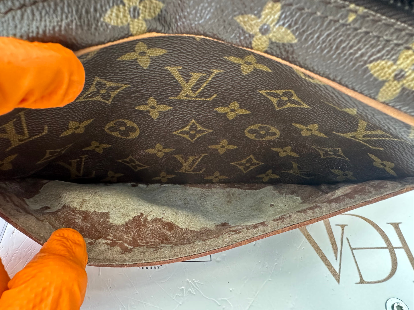 017811 - Louis Vuitton Trocadero 24