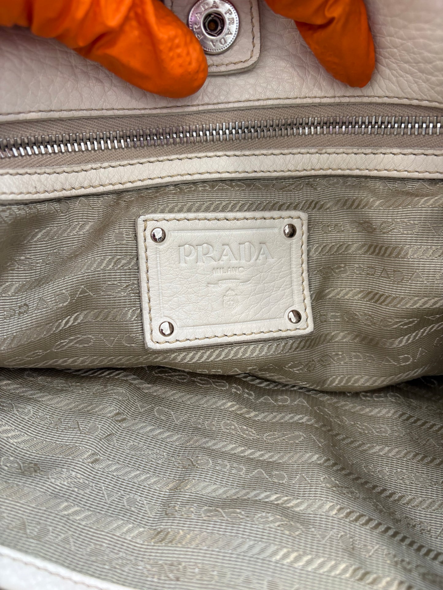 018352 - Prada Tote White