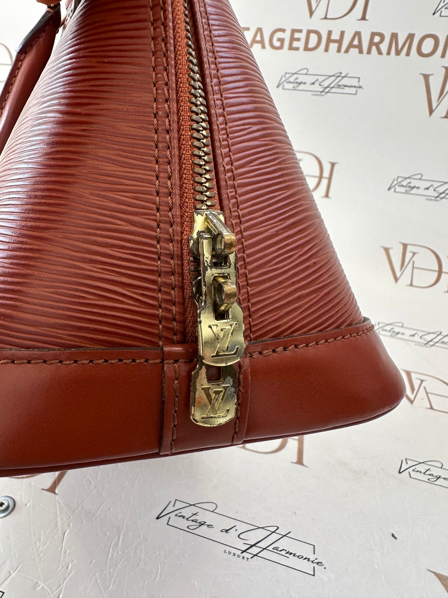 017836 - Louis Vuitton Alma Epi Brown