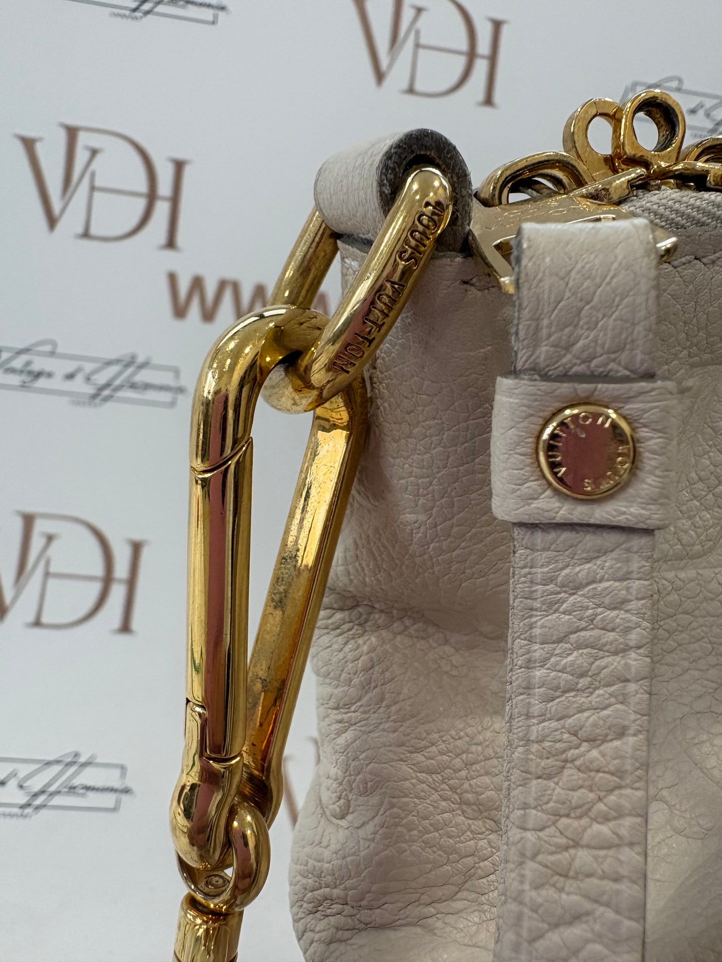 382958 - Louis Vuitton Lumineuse White