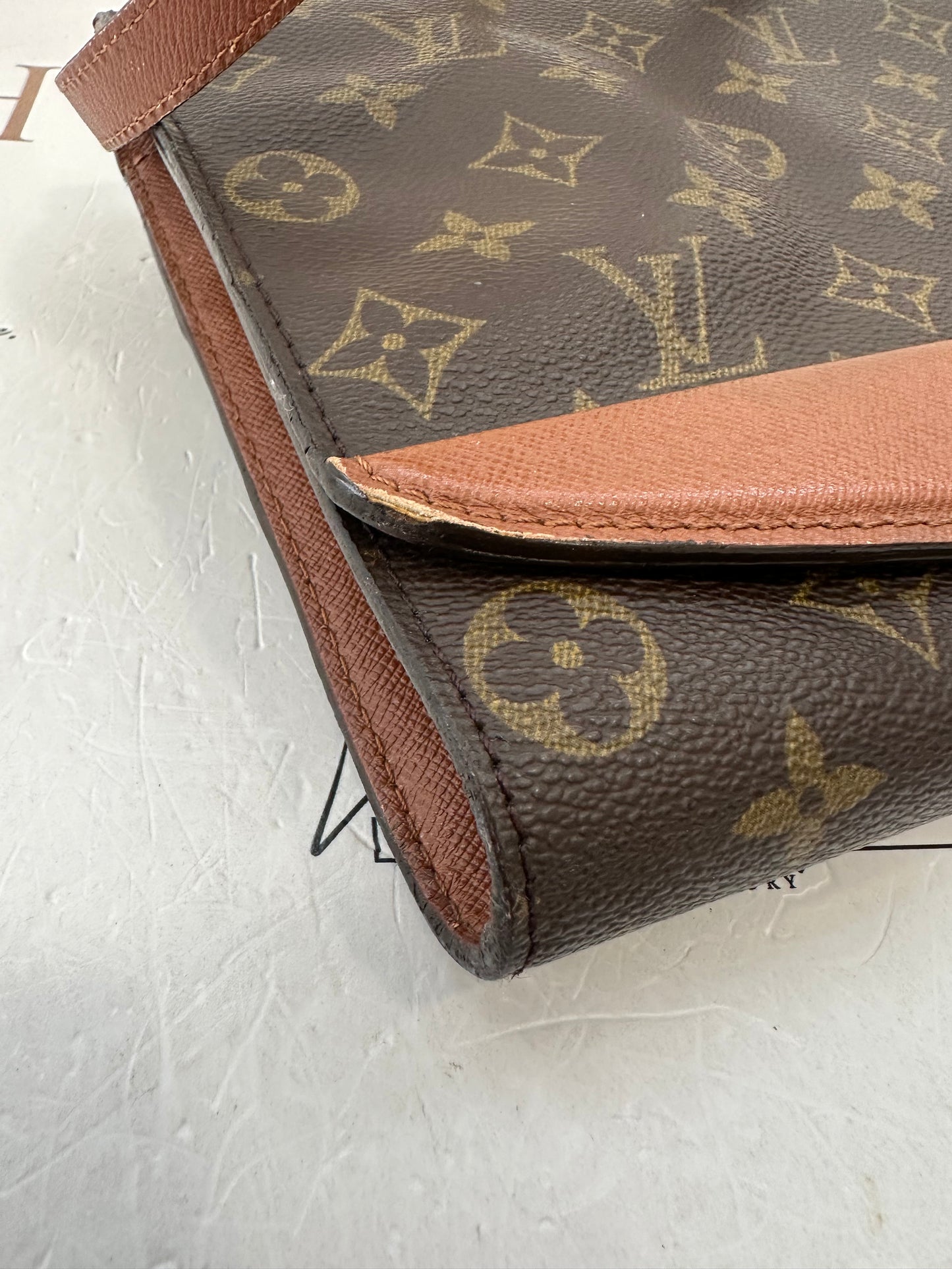 017784 - Louis Vuitton Bordeaux 27