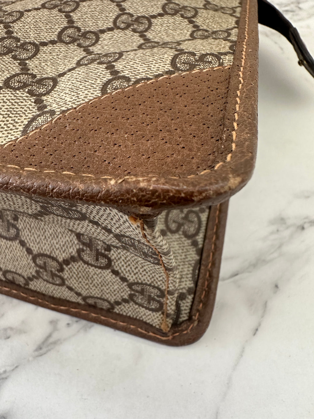 Gucci Pochette Supreme